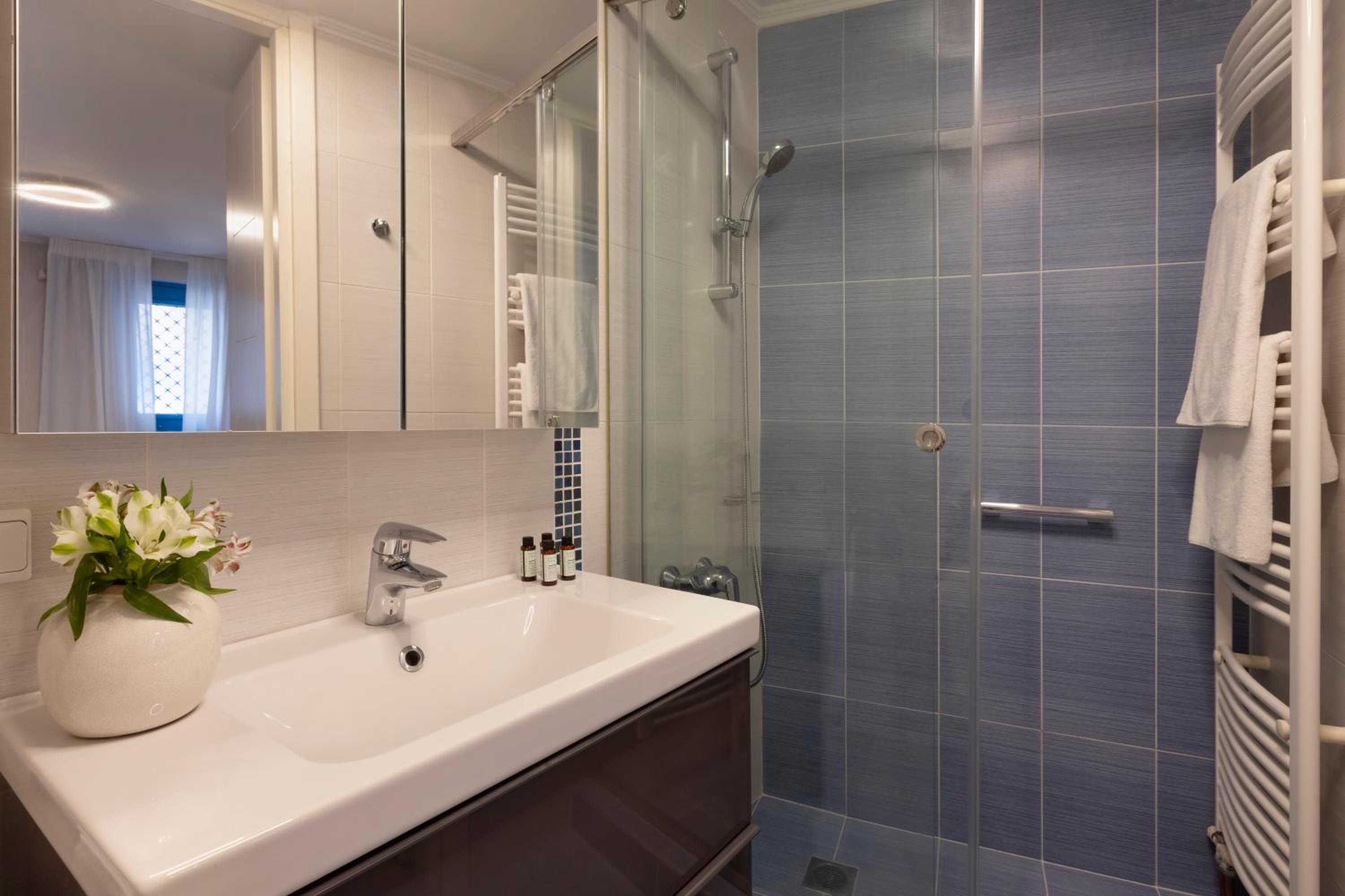 Villa Plaka 3BR 9ppl PrivateYard 200m Metro&Museum