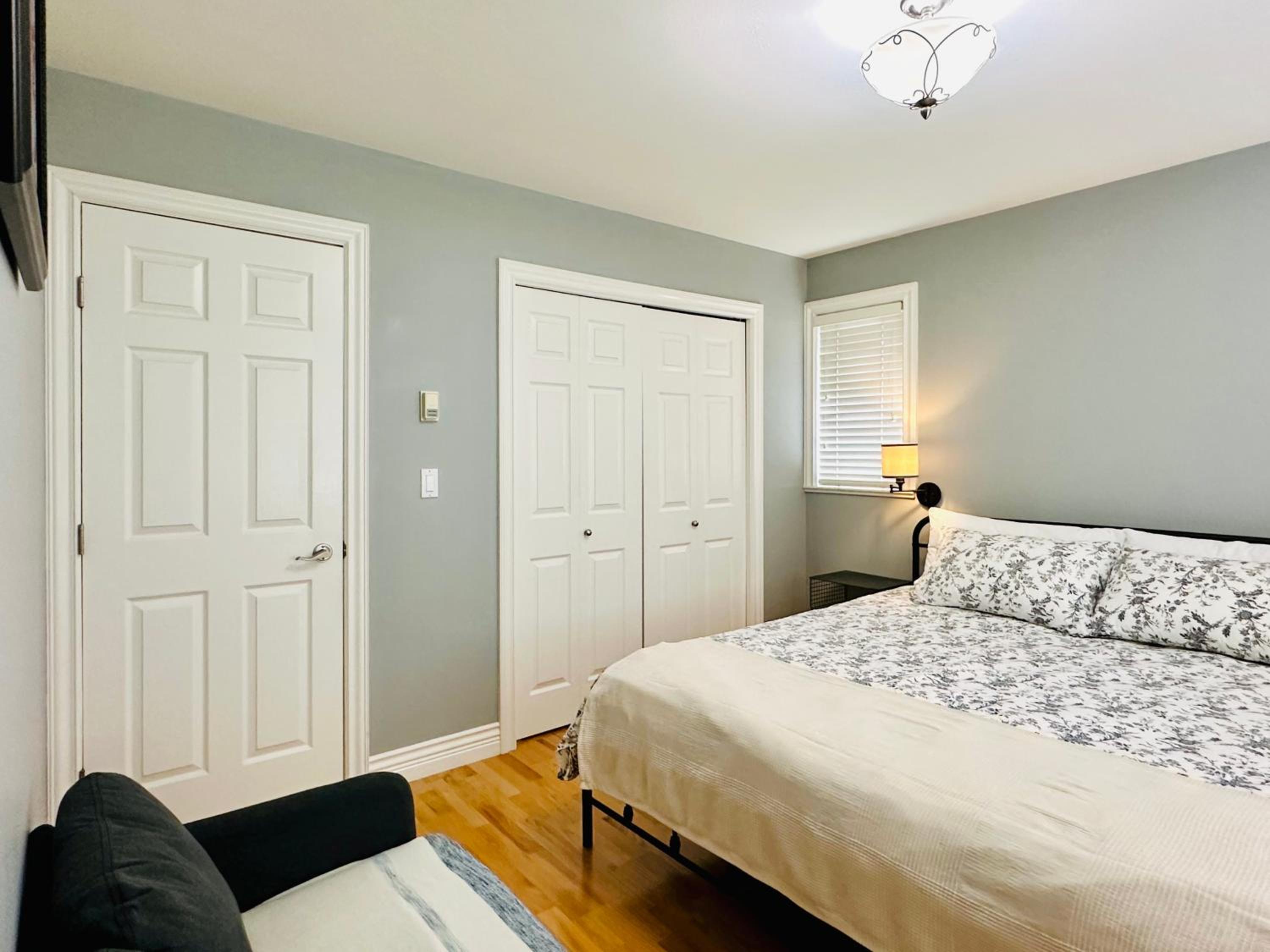 Spacious 5BR 3BA Guest Villa - 10 Min to DT - Pet Friendly, Free Parking
