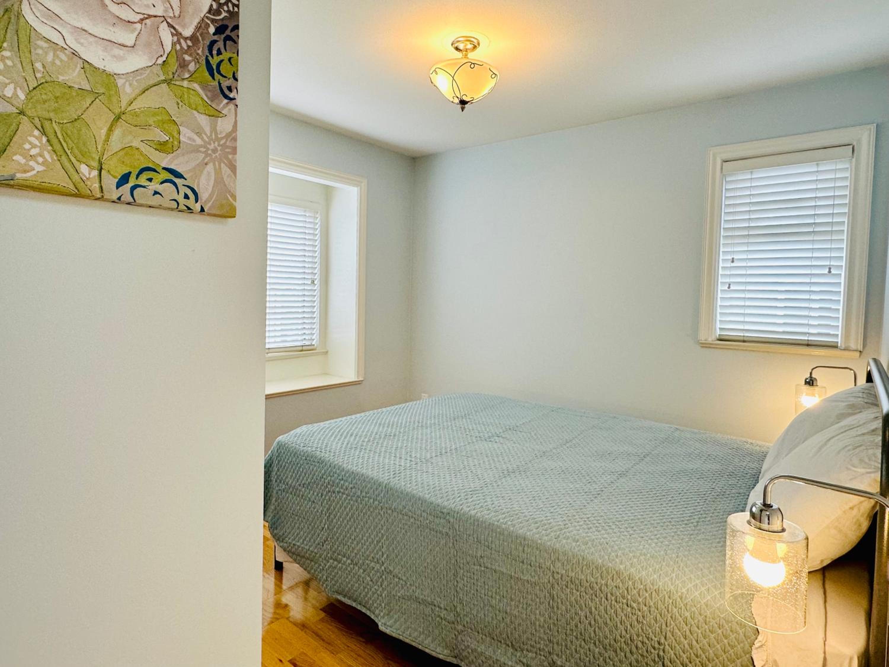 Spacious 5BR 3BA Guest Villa - 10 Min to DT - Pet Friendly, Free Parking