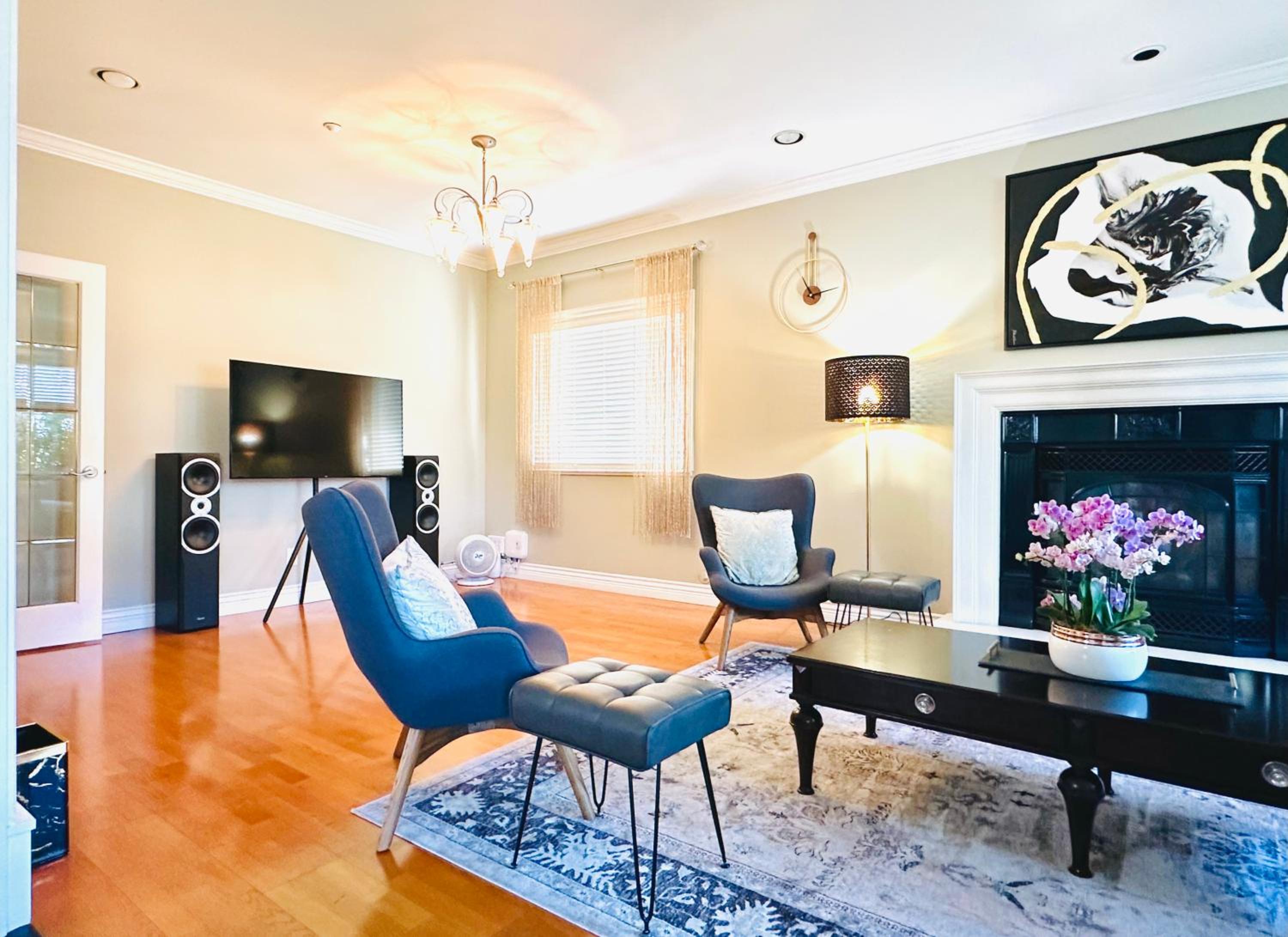 Spacious 5BR 3BA Guest Villa - 10 Min to DT - Pet Friendly, Free Parking