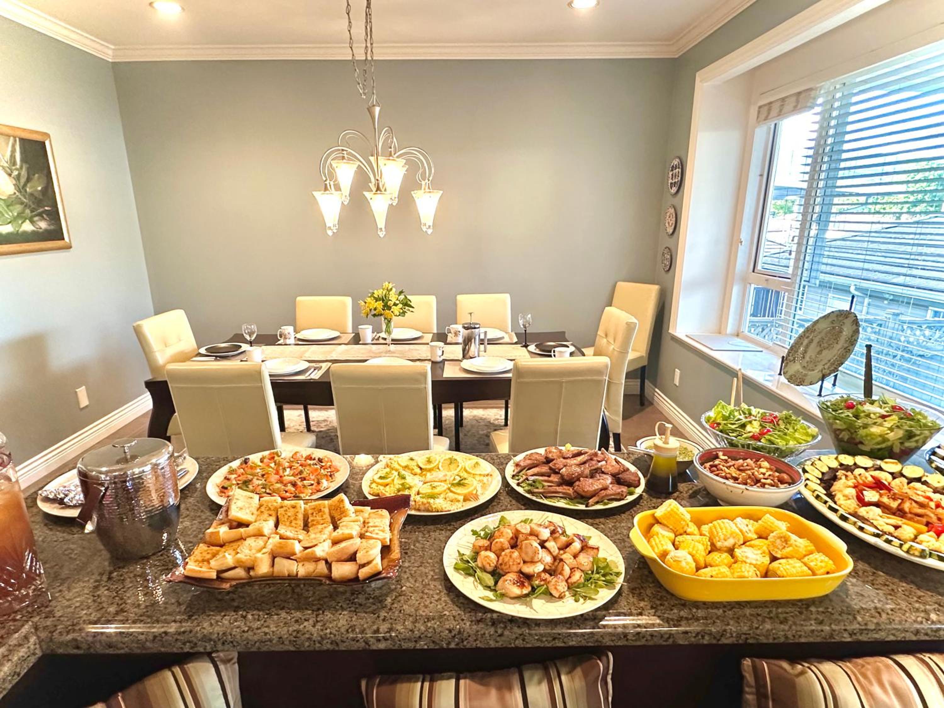 Spacious 5BR 3BA Guest Villa - 10 Min to DT - Pet Friendly, Free Parking