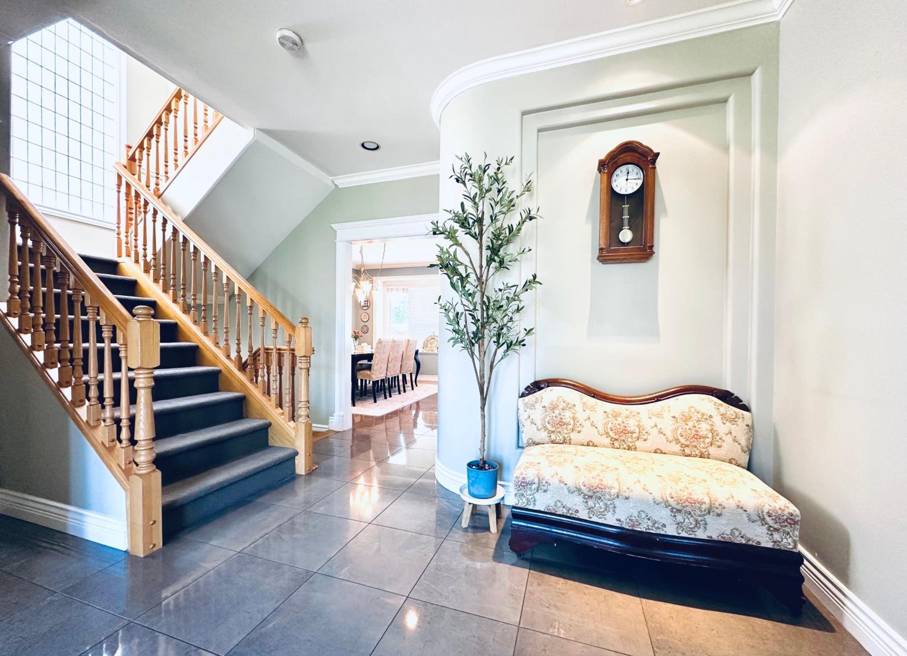 Spacious 5BR 3BA Guest Villa - 10 Min to DT - Pet Friendly, Free Parking