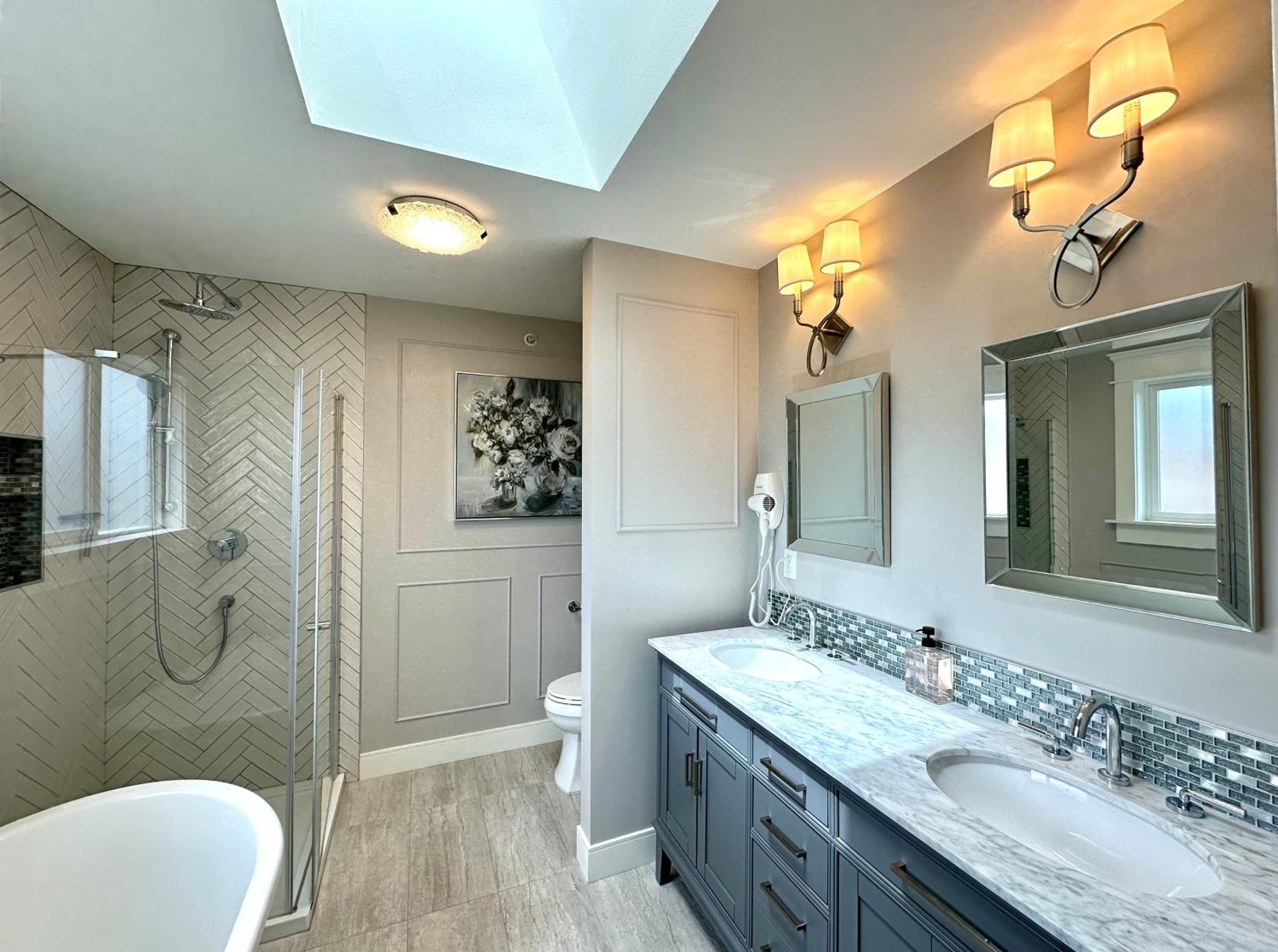 Spacious 5BR 3BA Guest Villa - 10 Min to DT - Pet Friendly, Free Parking