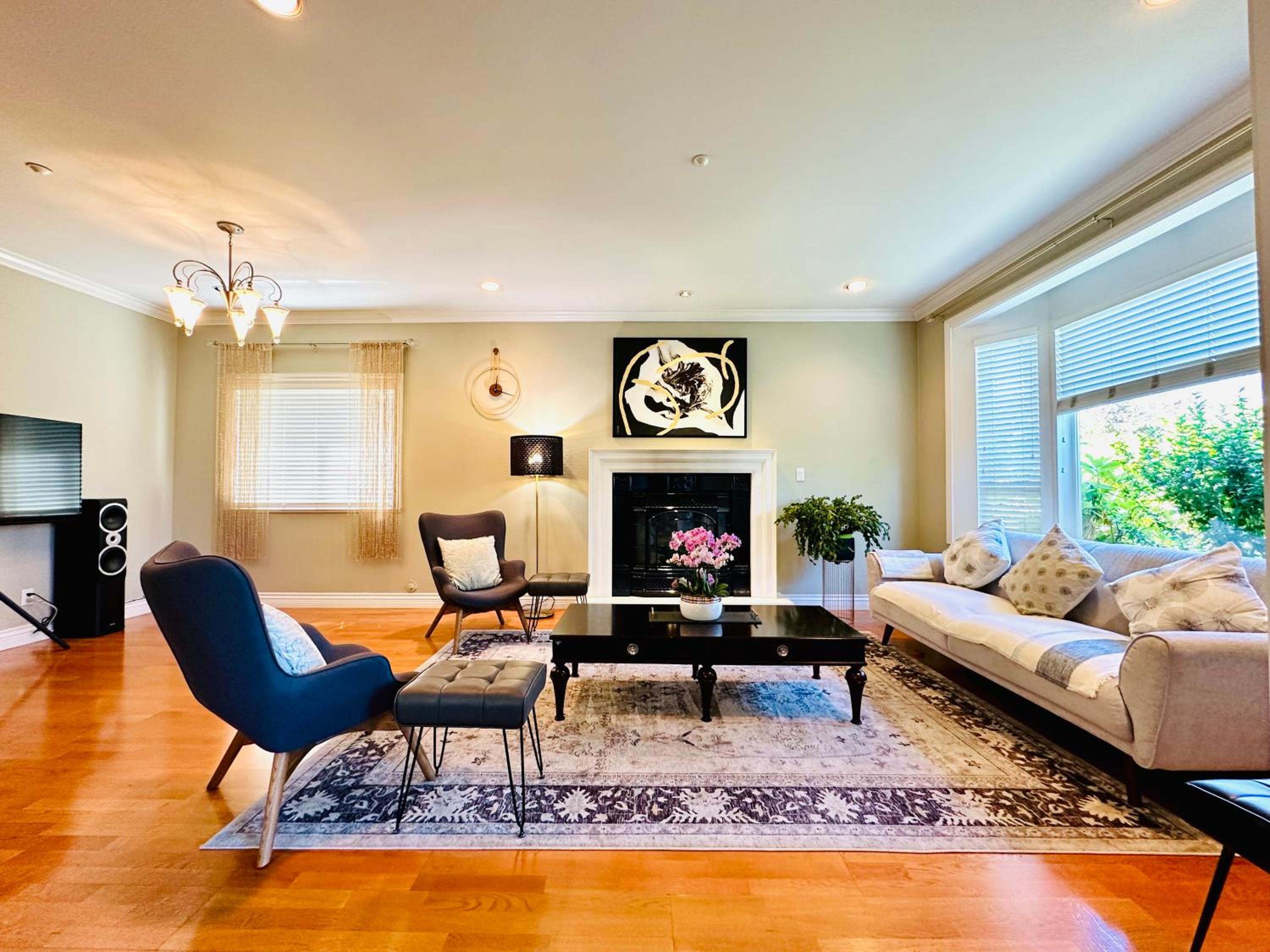 Spacious 5BR 3BA Guest Villa - 10 Min to DT - Pet Friendly, Free Parking