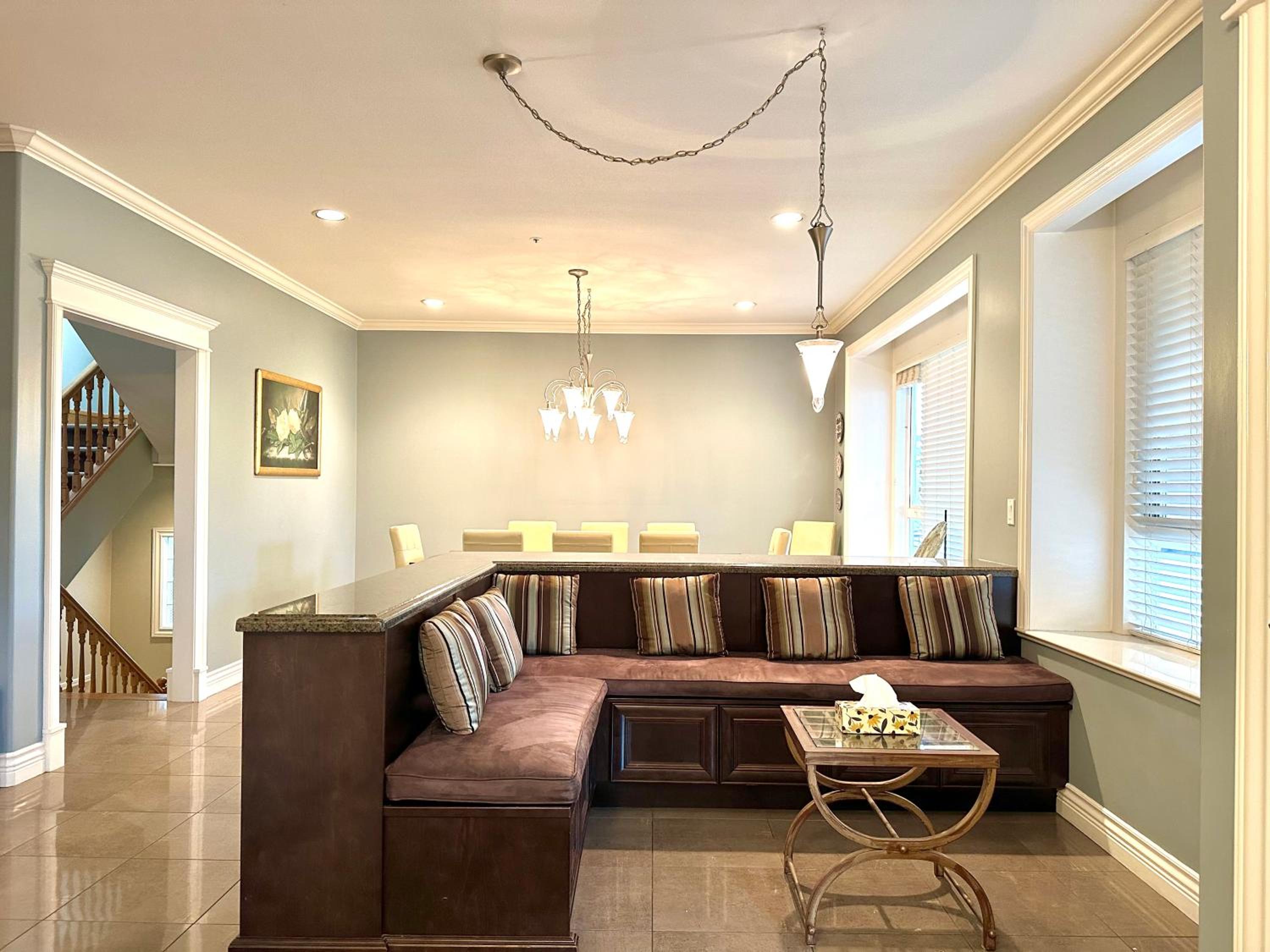 Spacious 5BR 3BA Guest Villa - 10 Min to DT - Pet Friendly, Free Parking