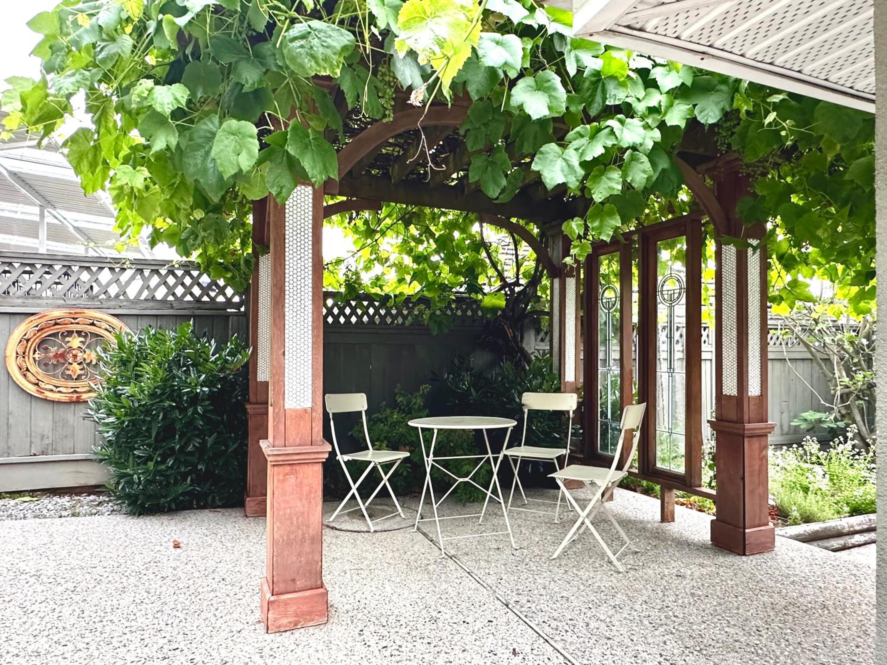 Spacious 5BR 3BA Guest Villa - 10 Min to DT - Pet Friendly, Free Parking