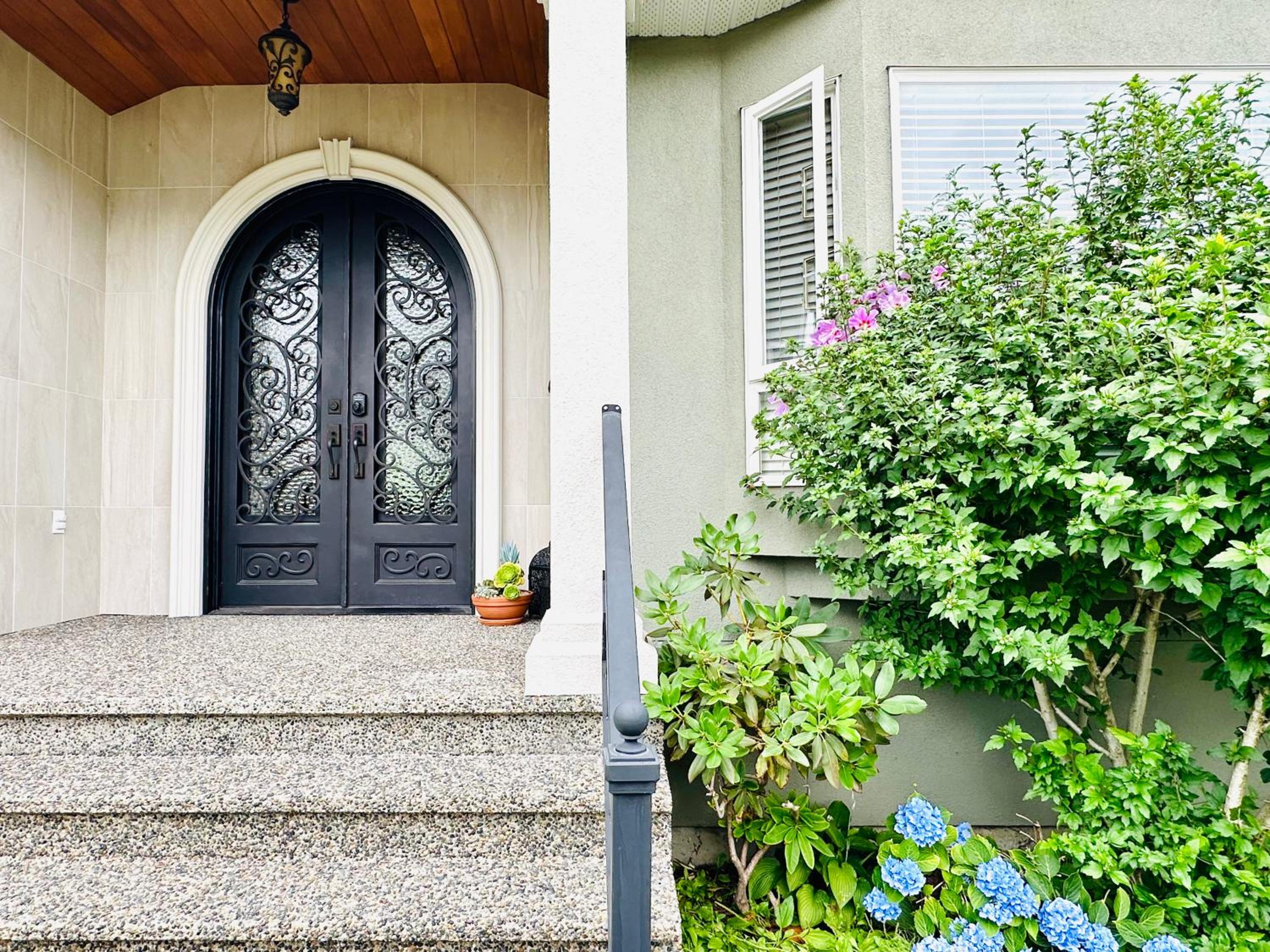 Spacious 5BR 3BA Guest Villa - 10 Min to DT - Pet Friendly, Free Parking