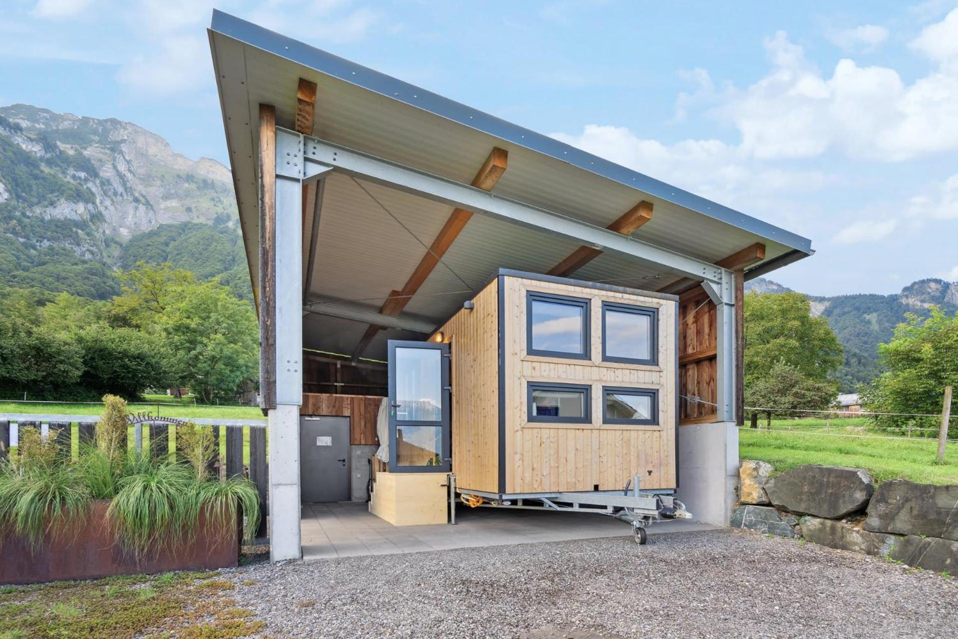 FENUS Tinyhouse in malerischer Landschaft Fruemsen