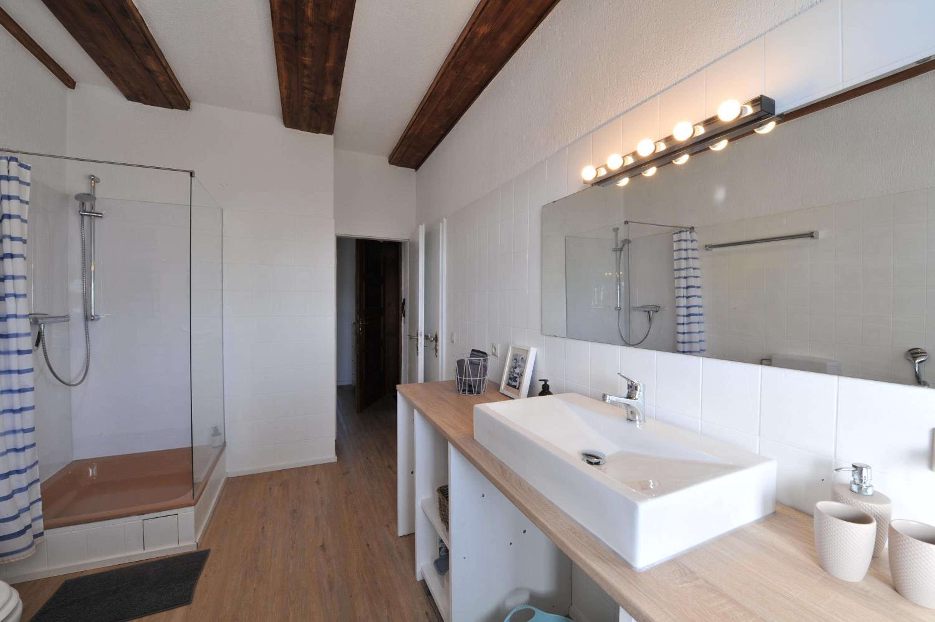Schöne, helle Wohnung in Rheinnähe