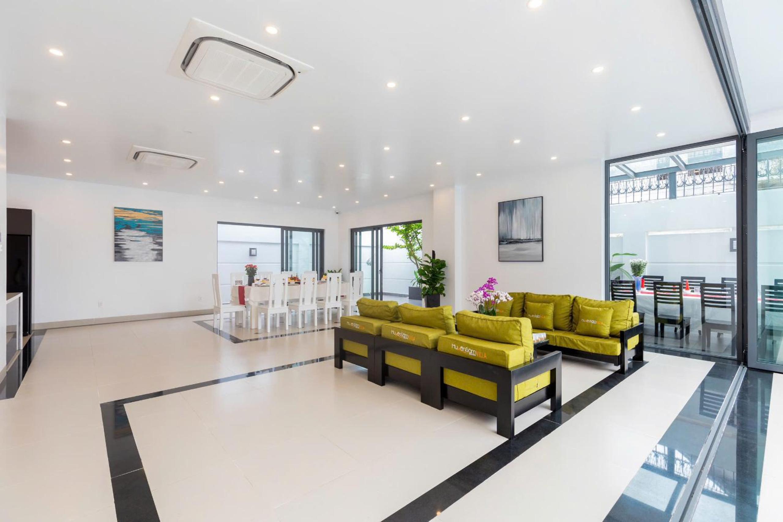Ocean 7 BR Villa In Great Location - Free Karaoke Room view 2