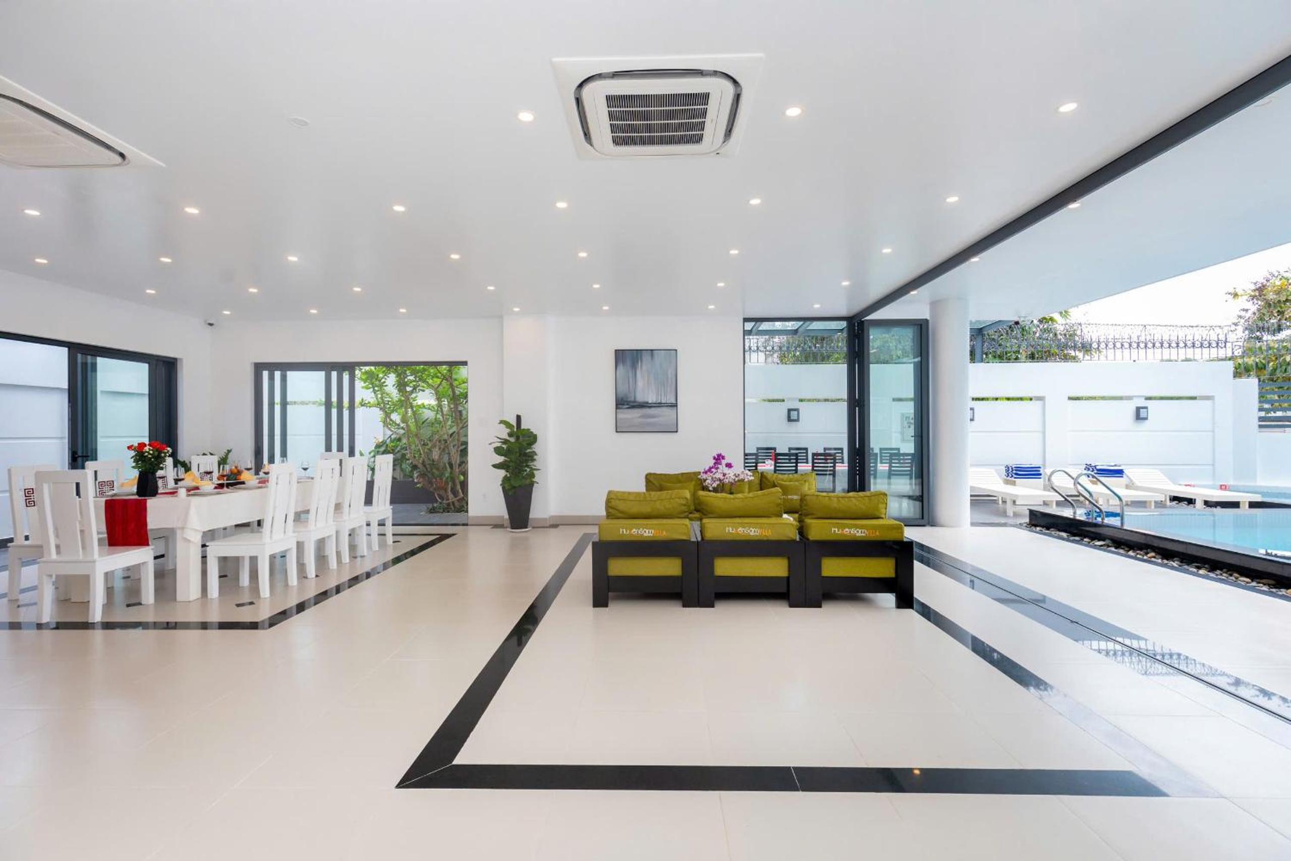 Ocean 7 BR Villa In Great Location - Free Karaoke Room view 5