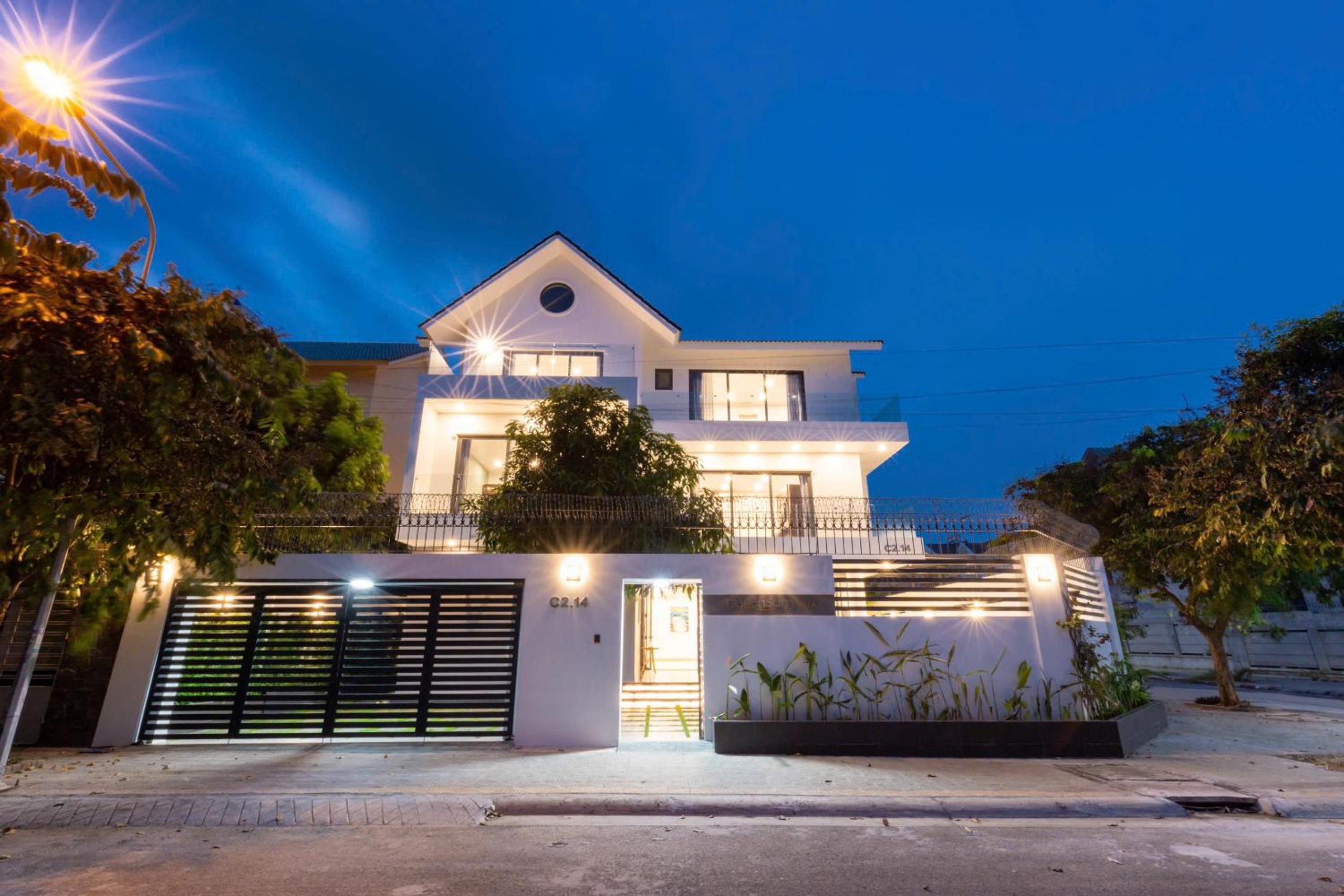 Ocean 7 BR Villa In Great Location - Free Karaoke Room view 3
