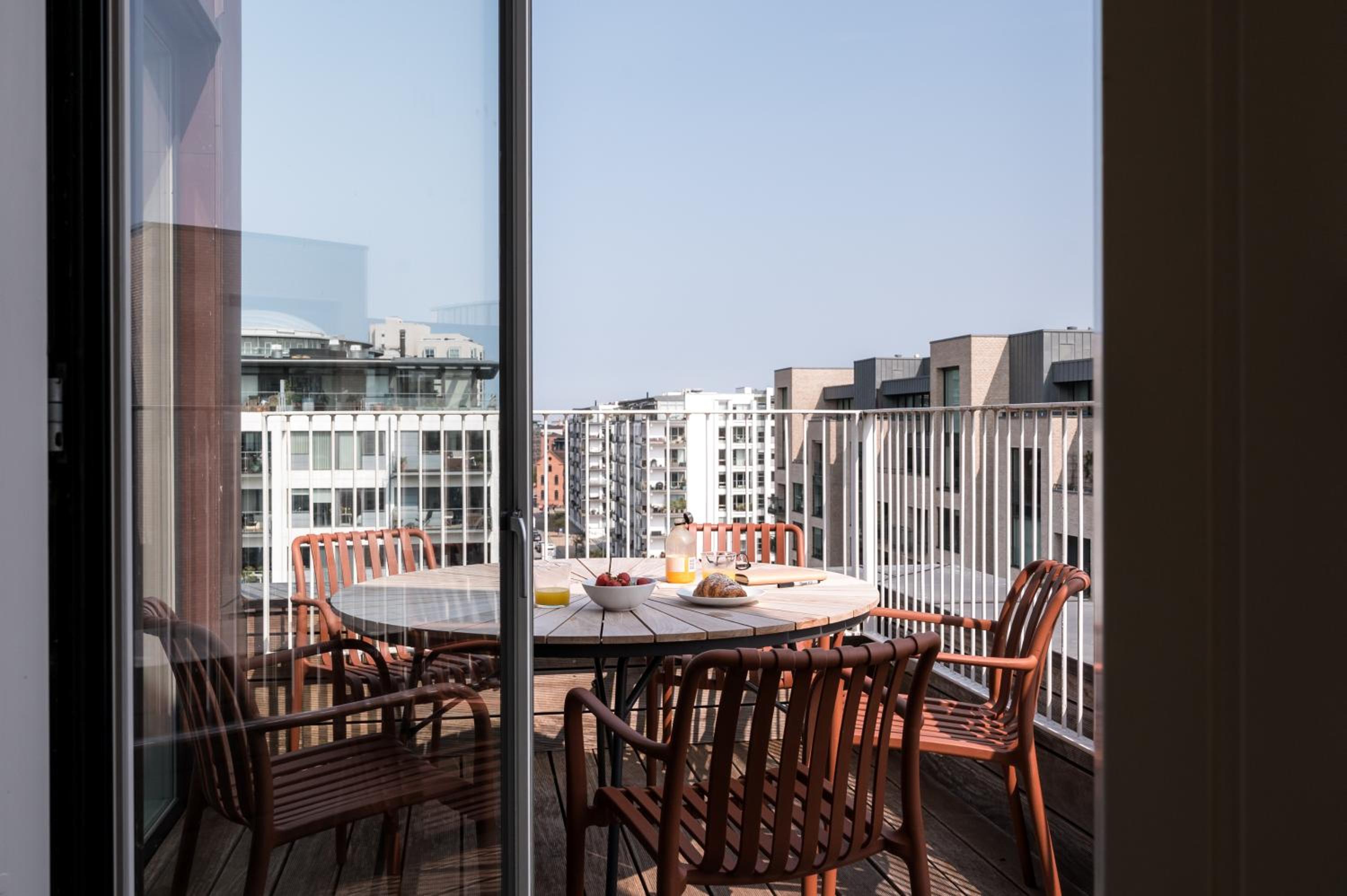 Penthouse with 2 terraces & harbour views view 5