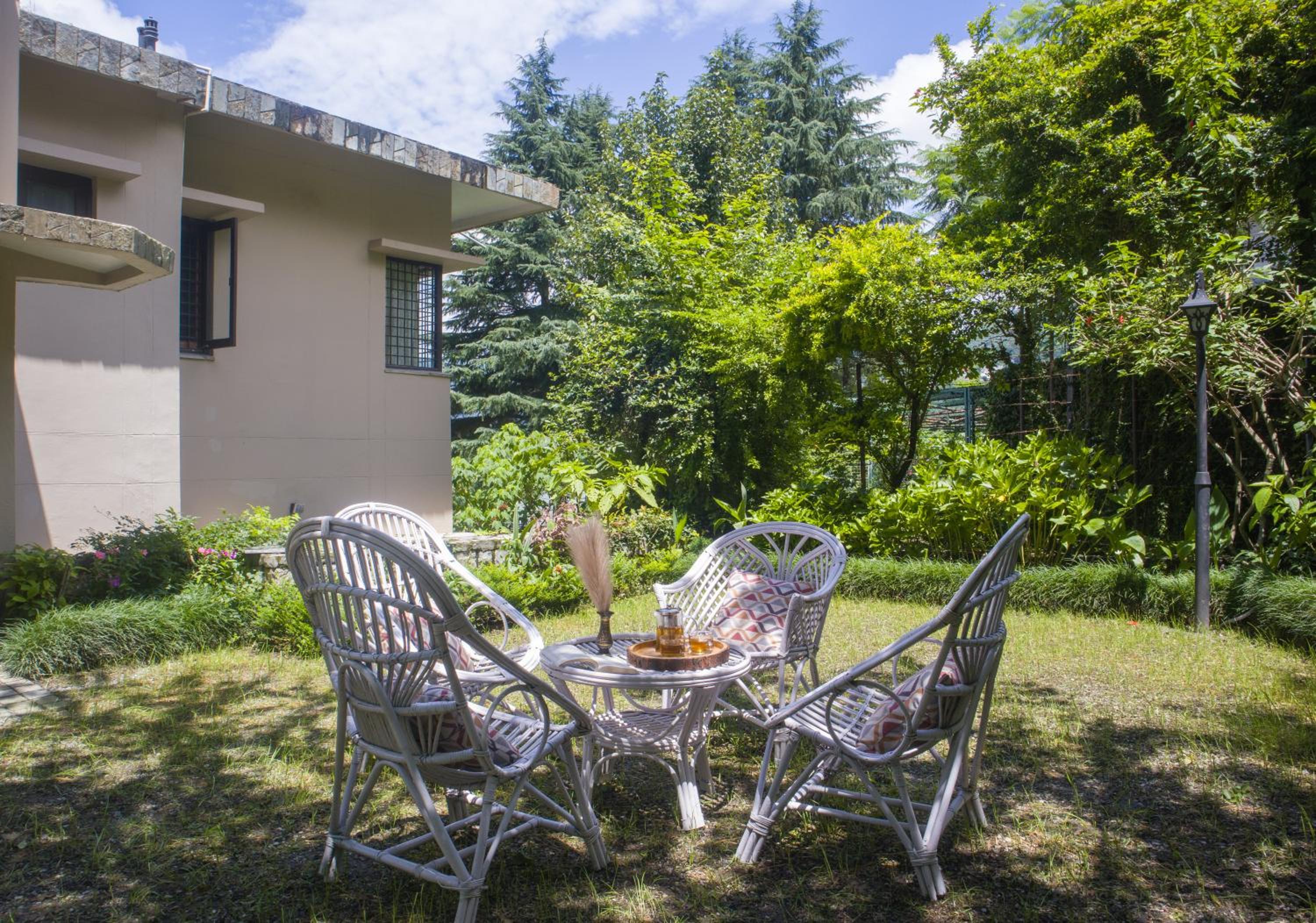 Alaya Stays 4 BHK With Garden & Lake View - Irayna view 2