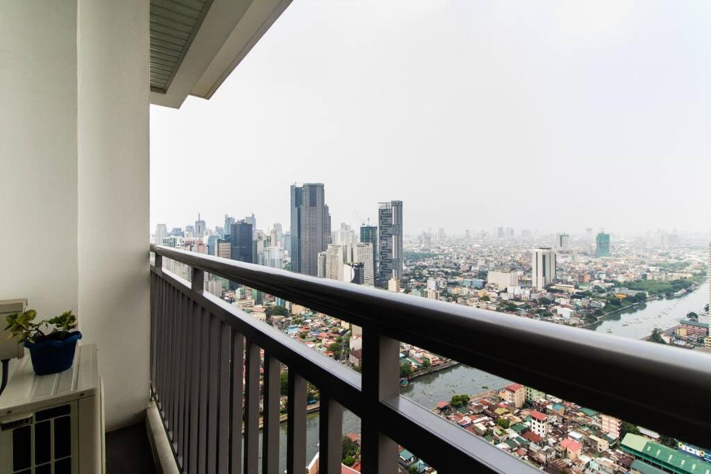 Highrise Staycation with Beautiful Views