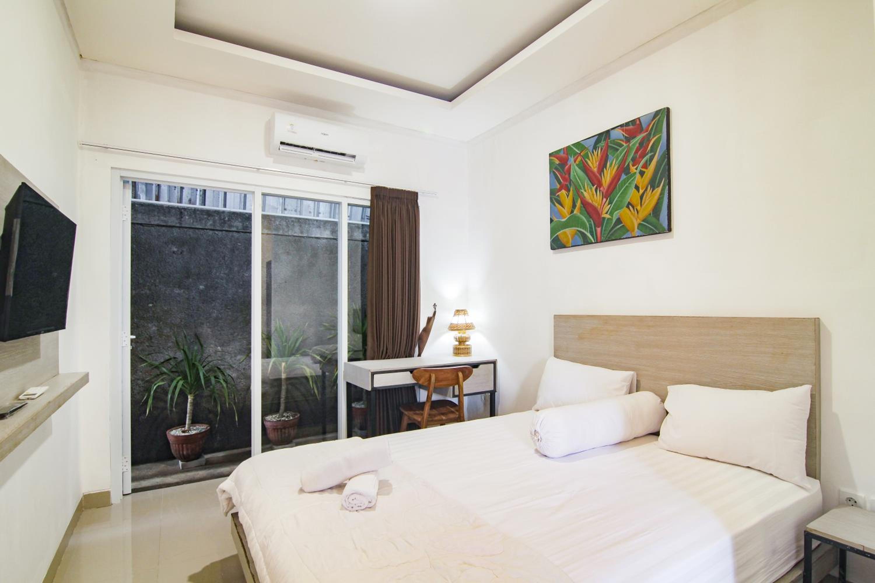 White Blue House - Private Room, Shared Pool and Kitchen - 4 view 2