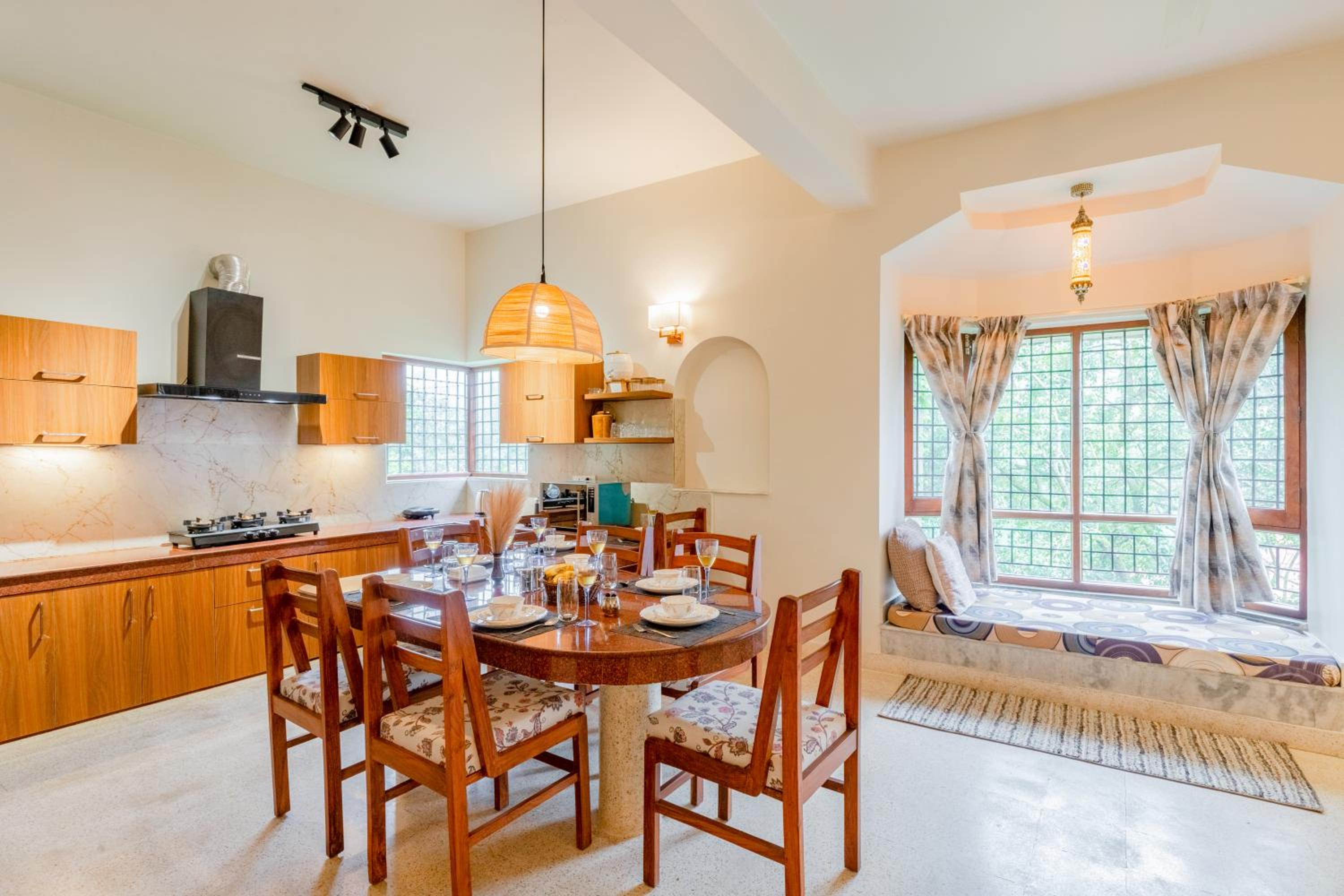 Alaya Stays 4 BHK With Garden & Lake View - Irayna view 4