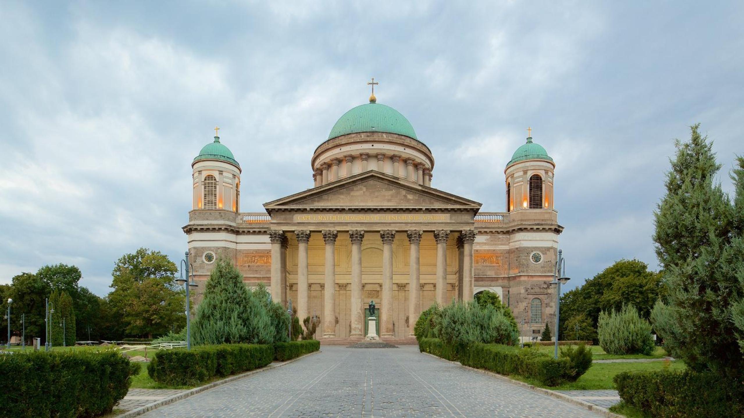 Kislakás a Béke téren - Esztergom view 2