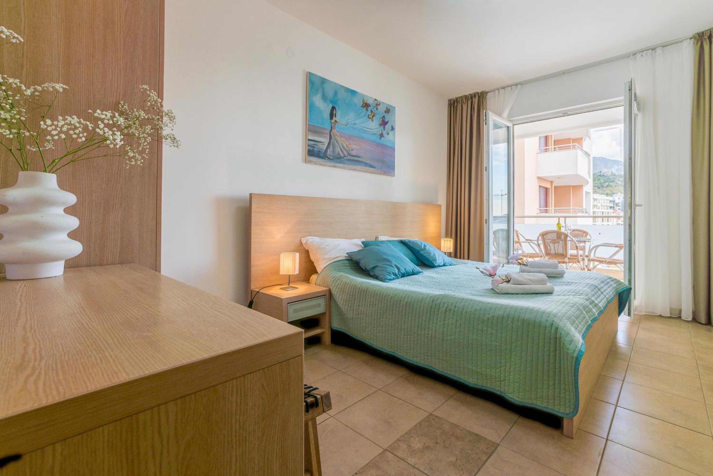Sea view apartment in Becici photo 3