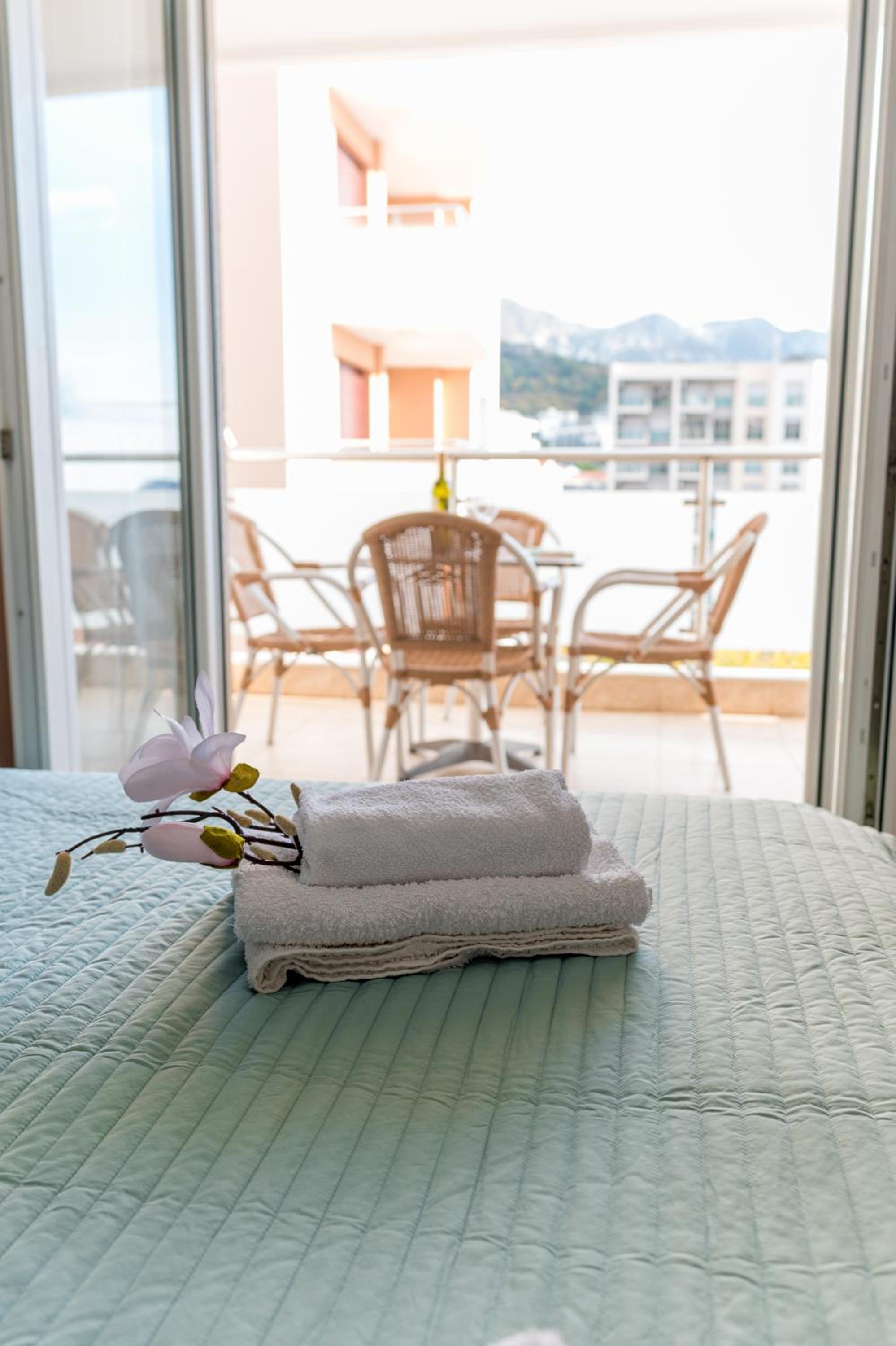 Sea view apartment in Becici photo 4