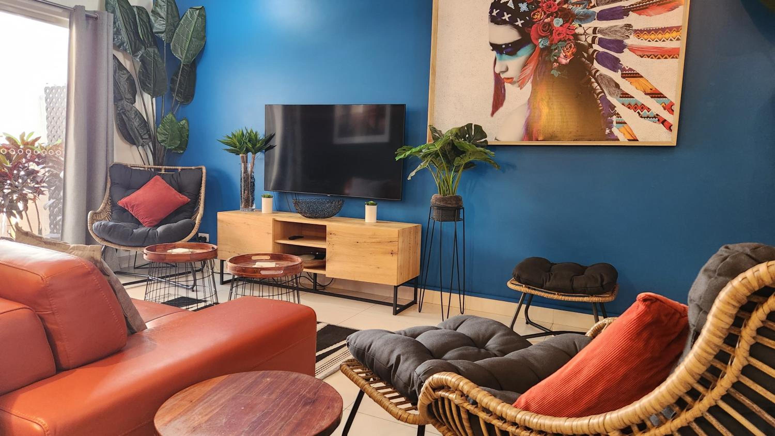 3 Bedroom City Fringe Townhouse with Spa & Courtyard