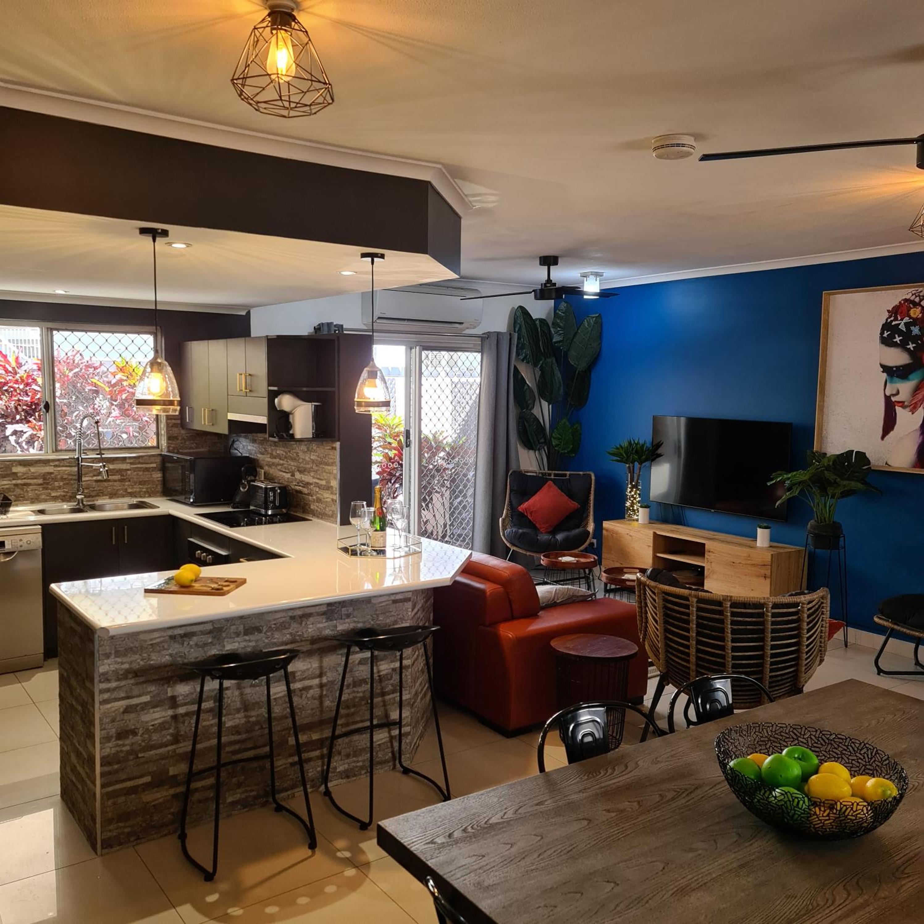 3 Bedroom City Fringe Townhouse with Spa & Courtyard