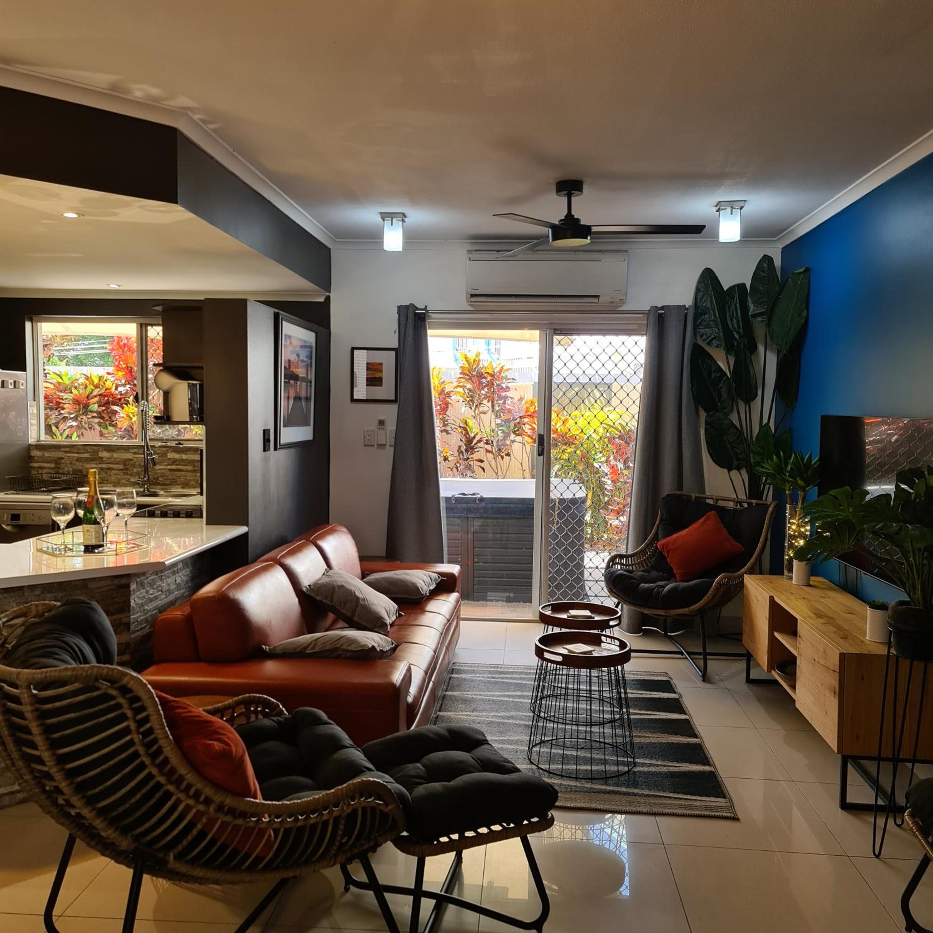 3 Bedroom City Fringe Townhouse with Spa & Courtyard