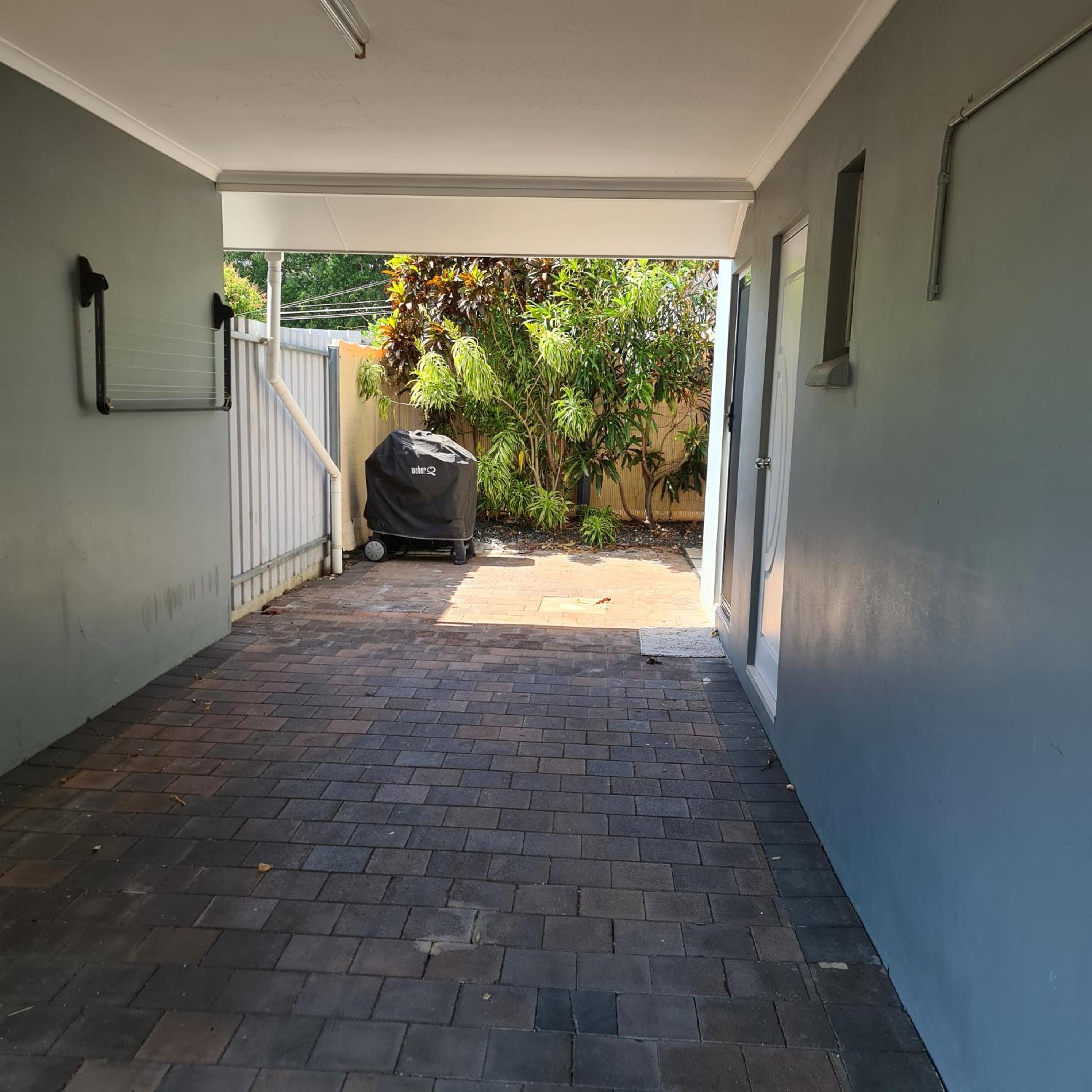 3 Bedroom City Fringe Townhouse with Spa & Courtyard