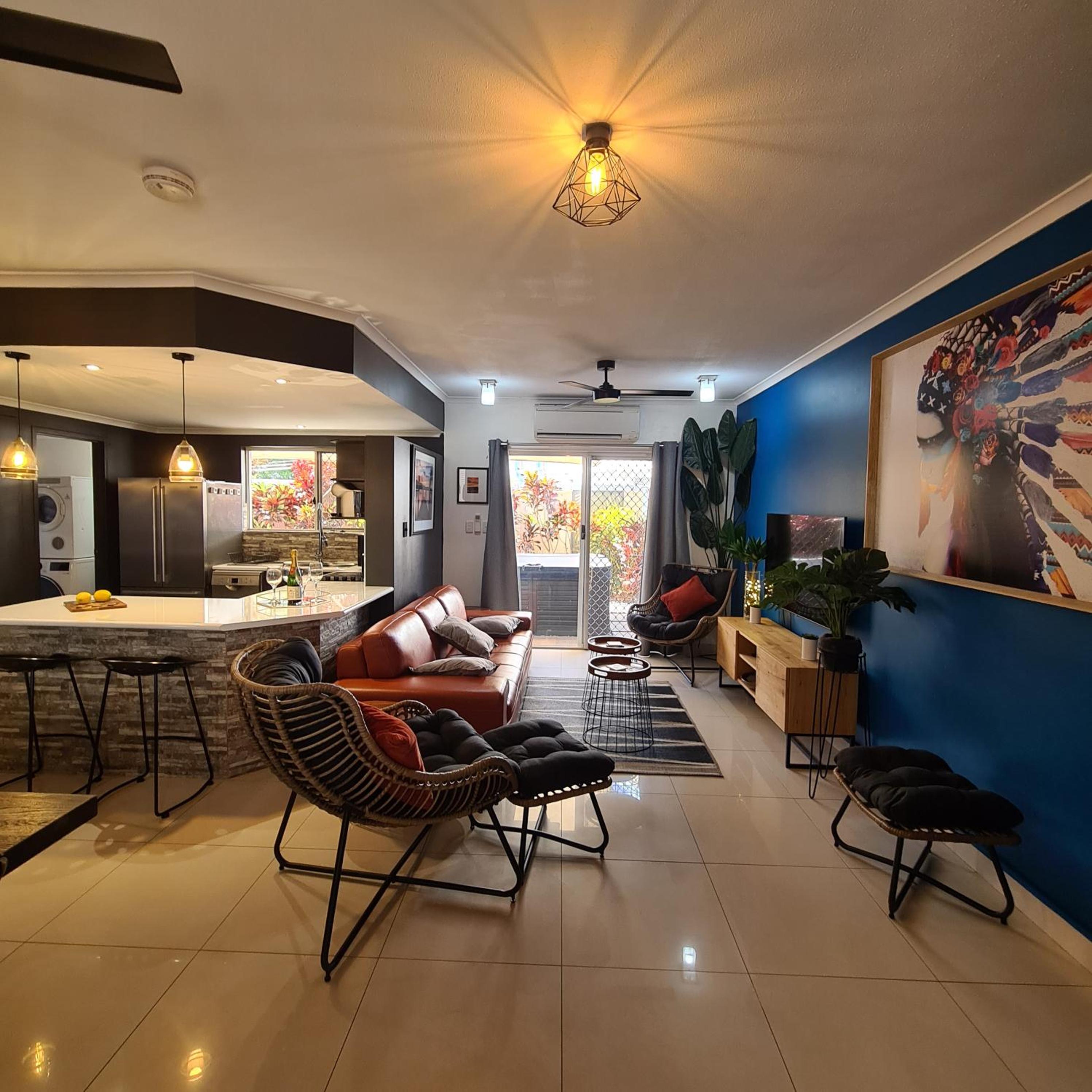 3 Bedroom City Fringe Townhouse with Spa & Courtyard