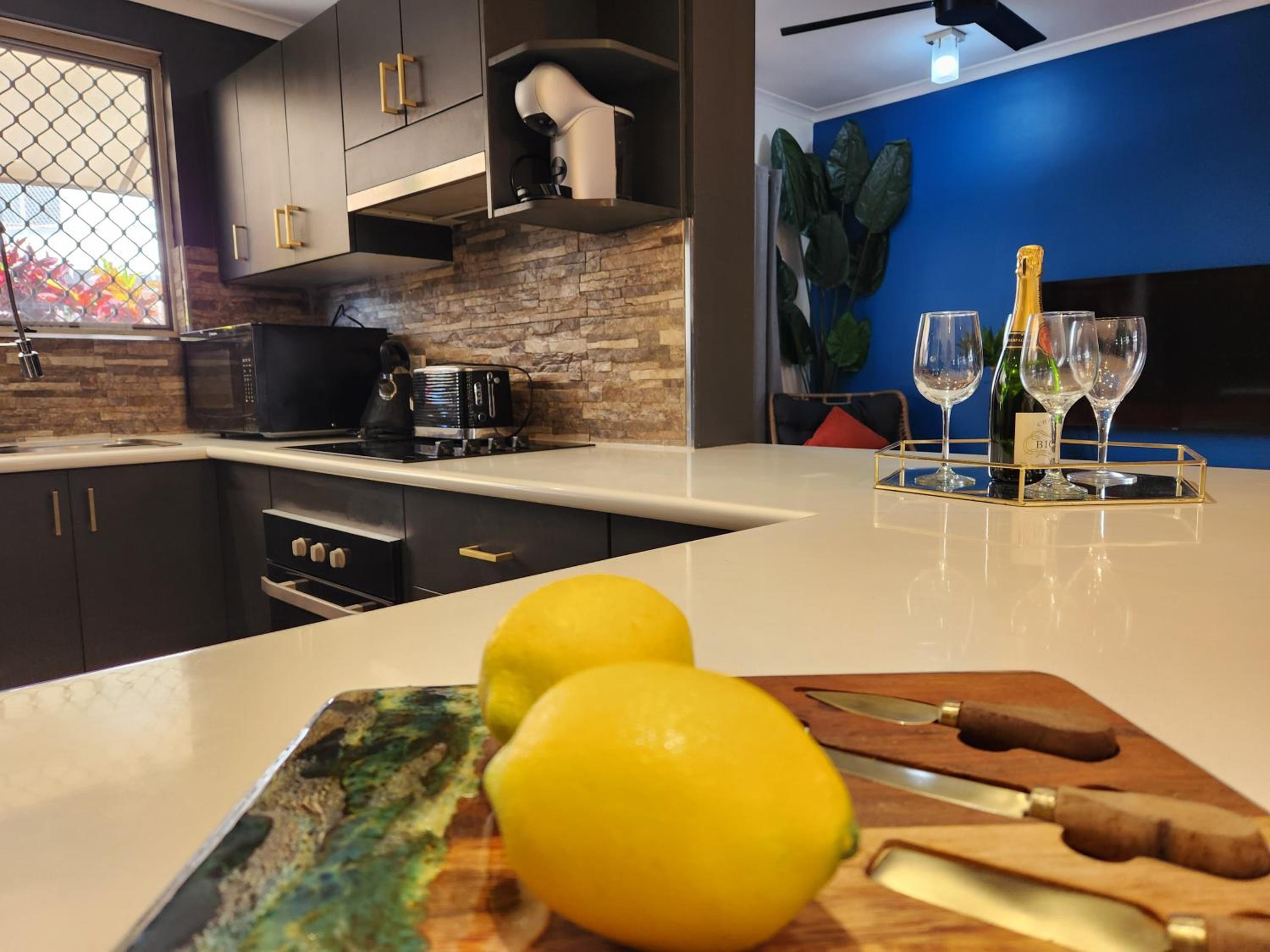 3 Bedroom City Fringe Townhouse with Spa & Courtyard