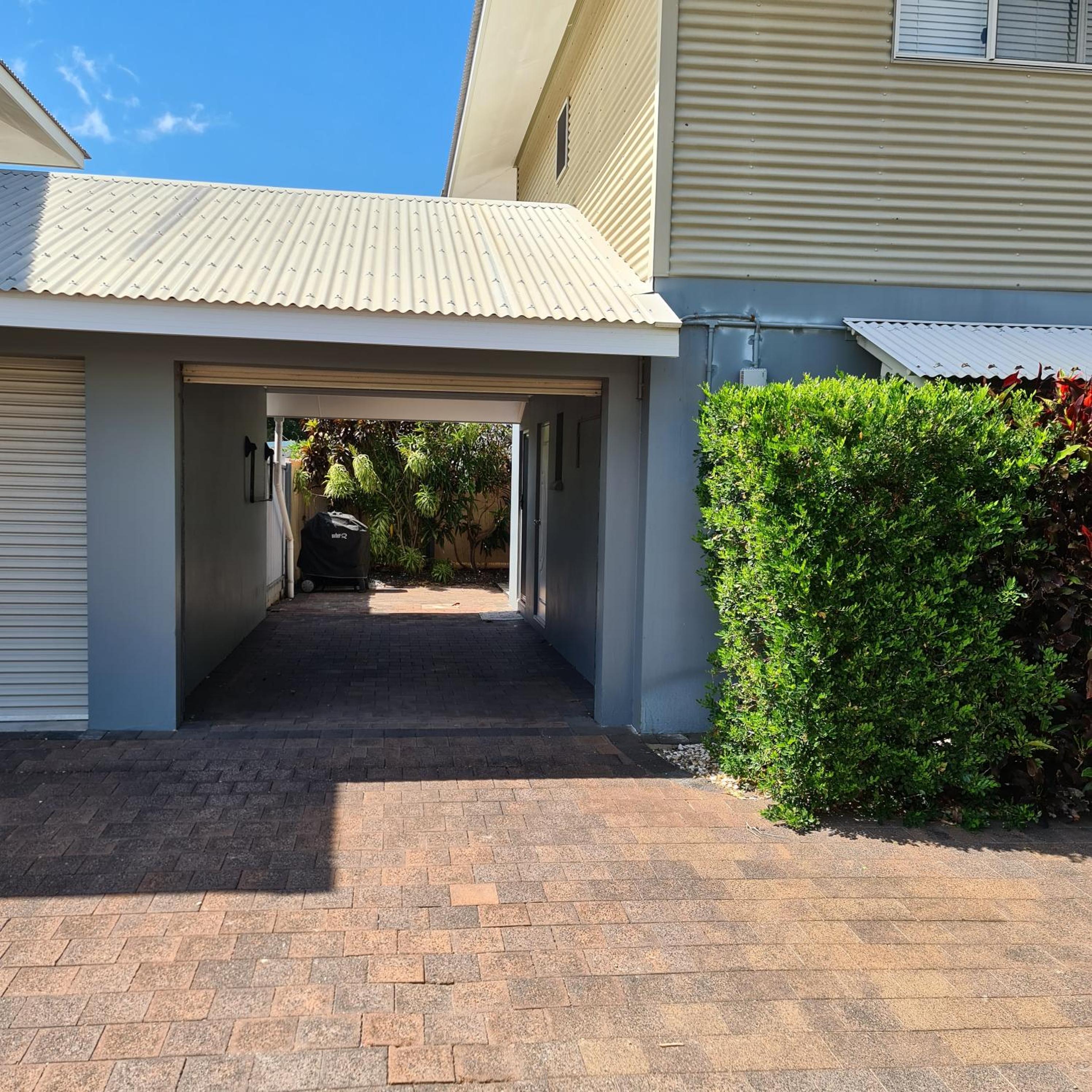 3 Bedroom City Fringe Townhouse with Spa & Courtyard