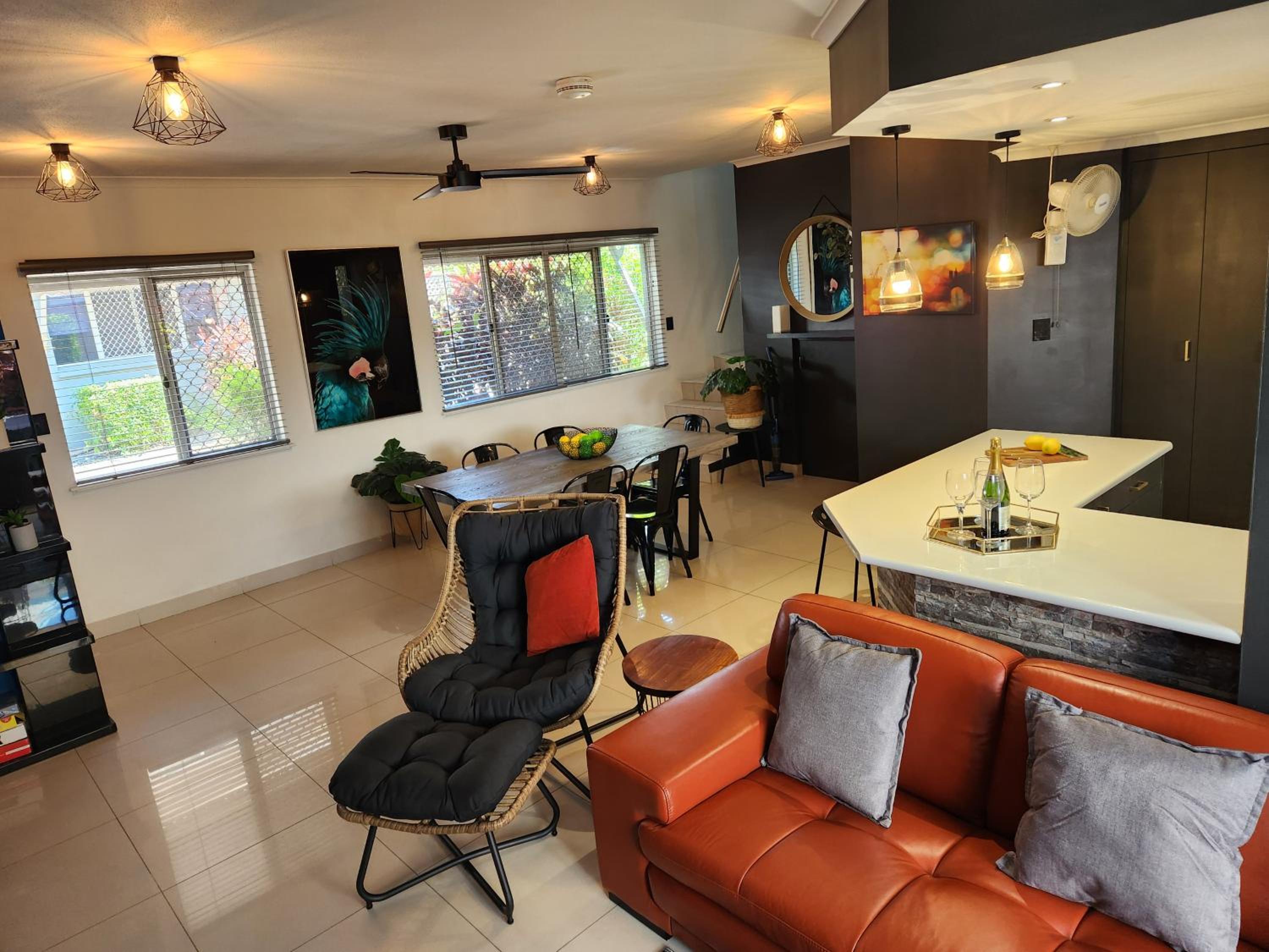 3 Bedroom City Fringe Townhouse with Spa & Courtyard