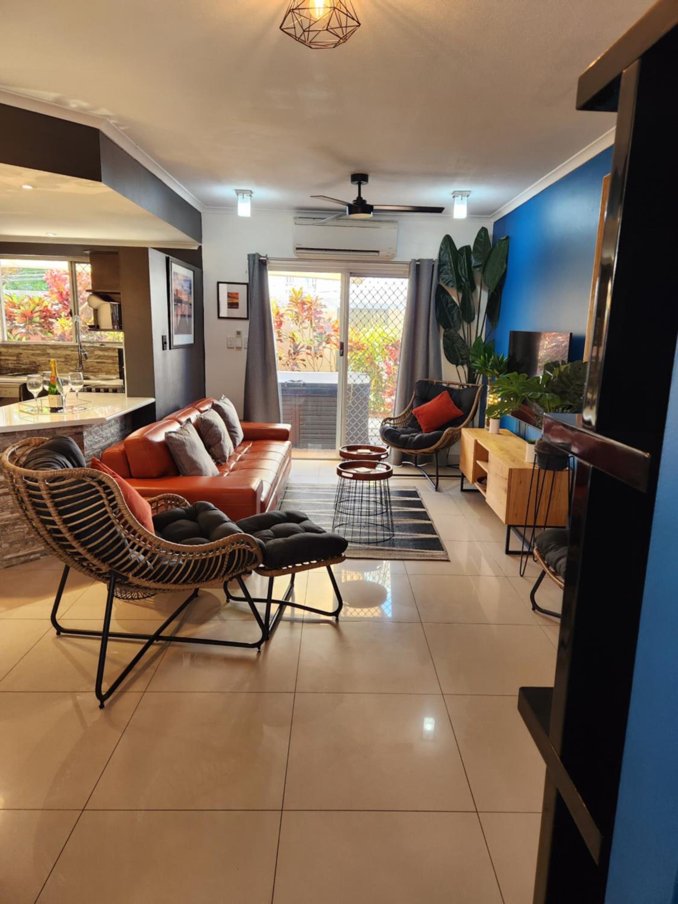 3 Bedroom City Fringe Townhouse with Spa & Courtyard
