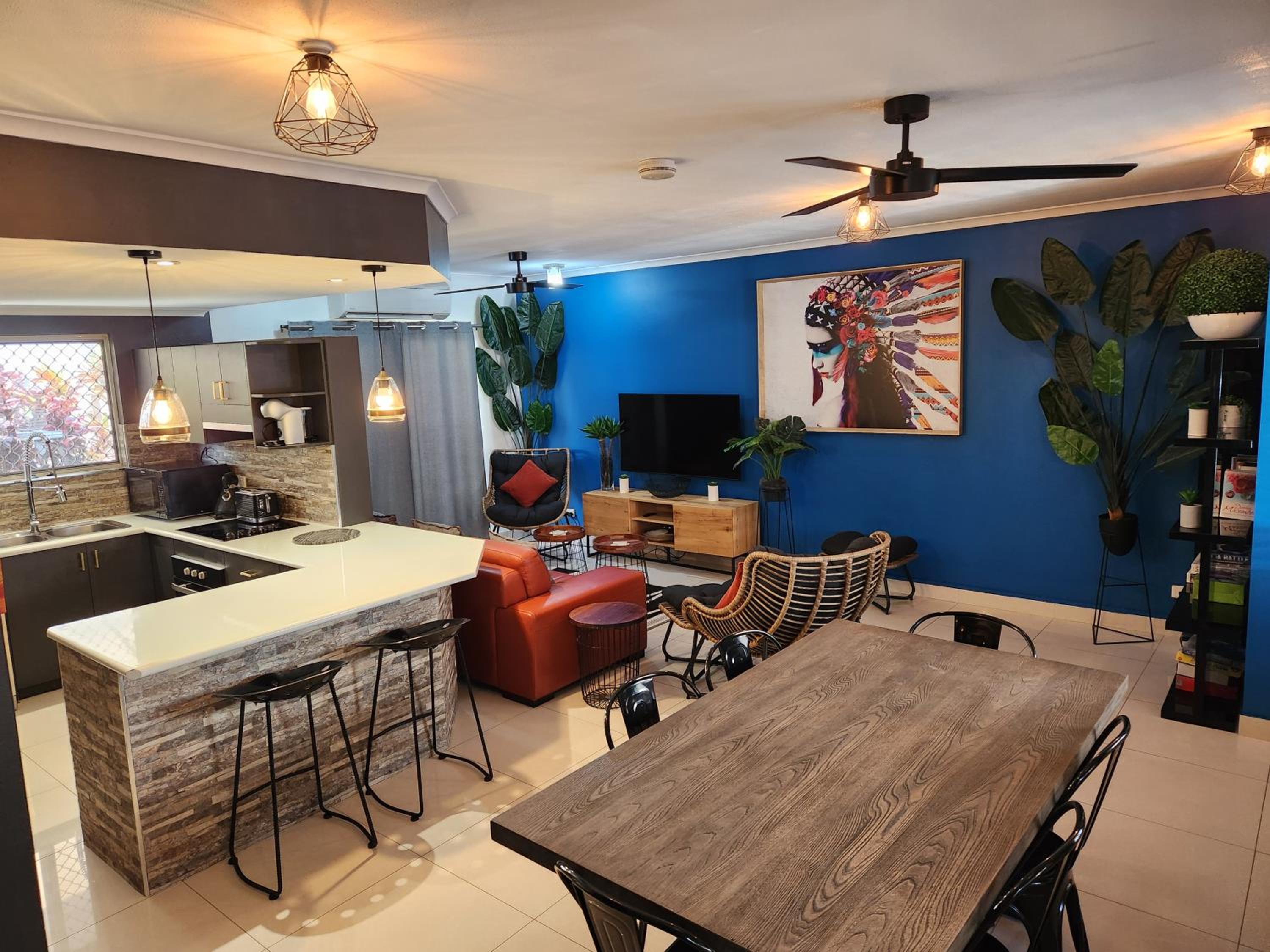3 Bedroom City Fringe Townhouse with Spa & Courtyard
