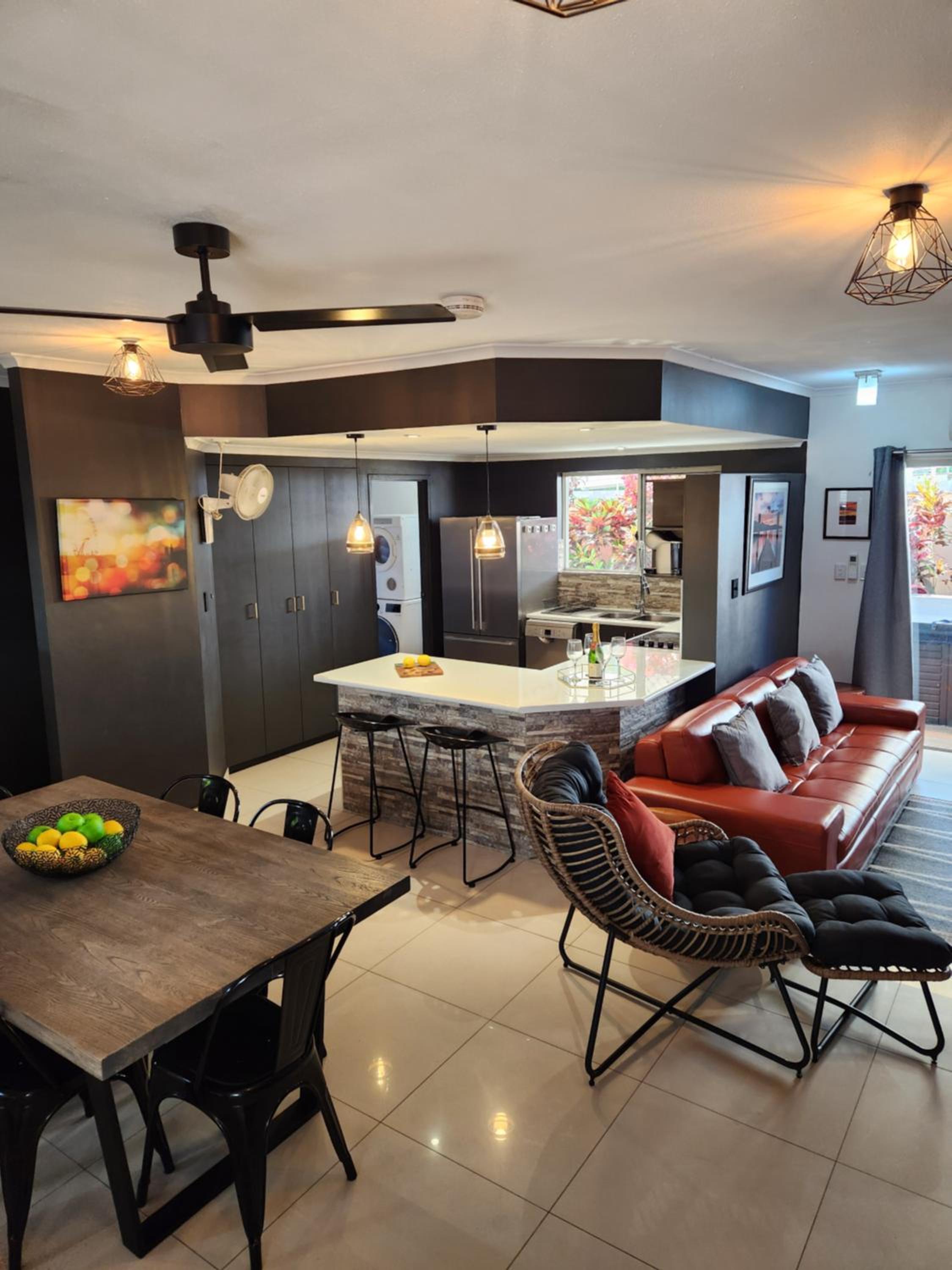 3 Bedroom City Fringe Townhouse with Spa & Courtyard