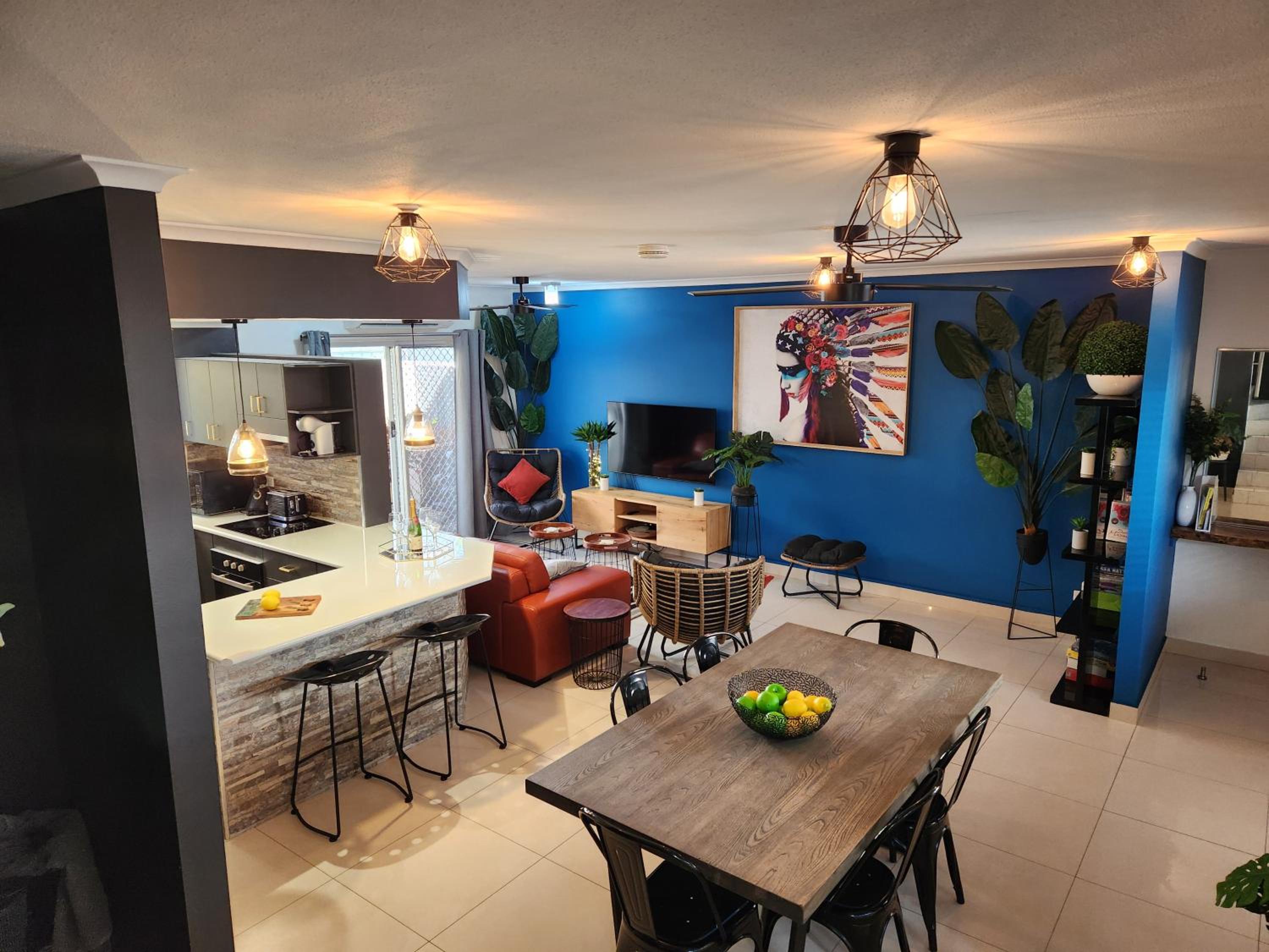 3 Bedroom City Fringe Townhouse with Spa & Courtyard