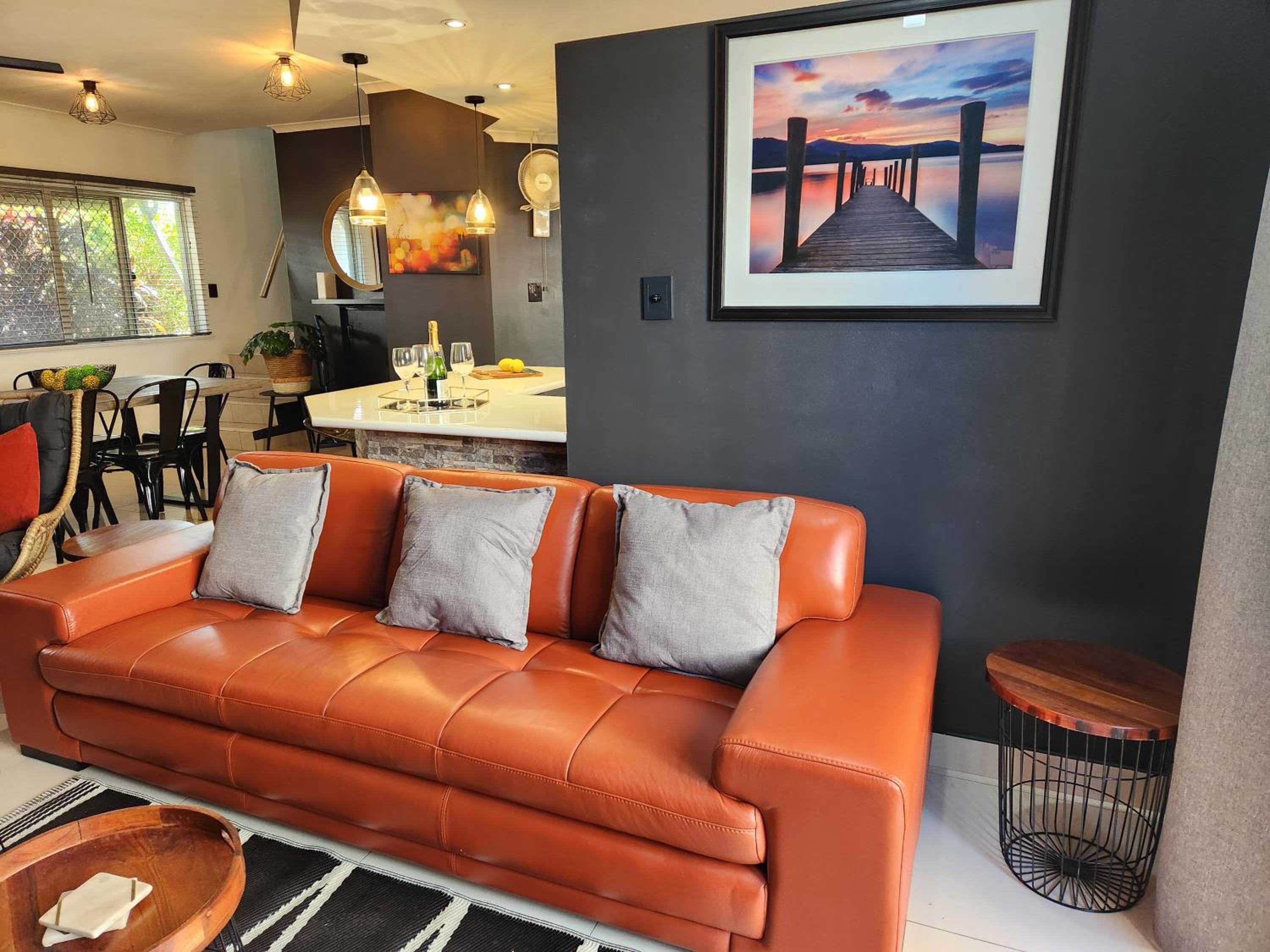 3 Bedroom City Fringe Townhouse with Spa & Courtyard