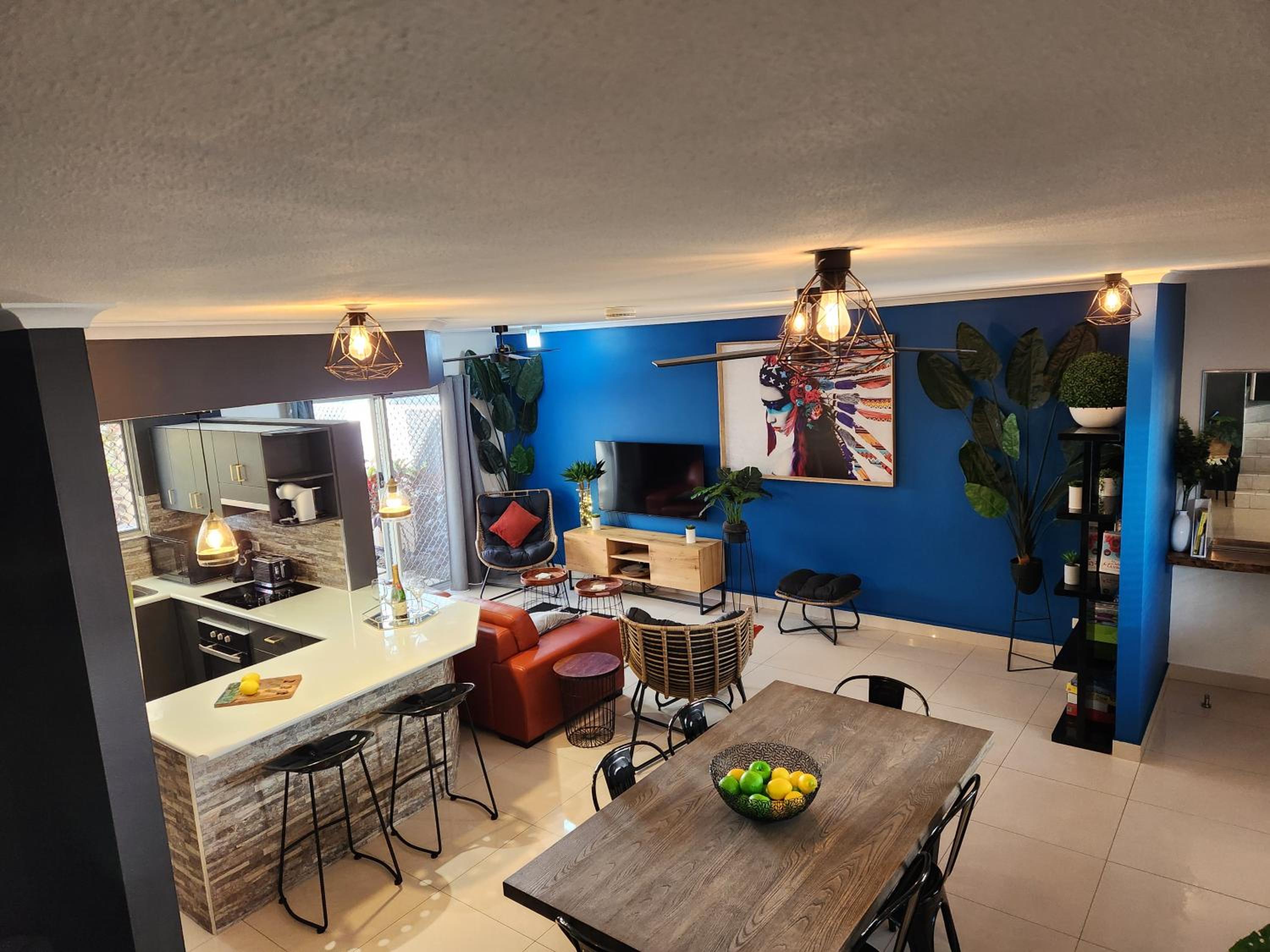 3 Bedroom City Fringe Townhouse with Spa & Courtyard