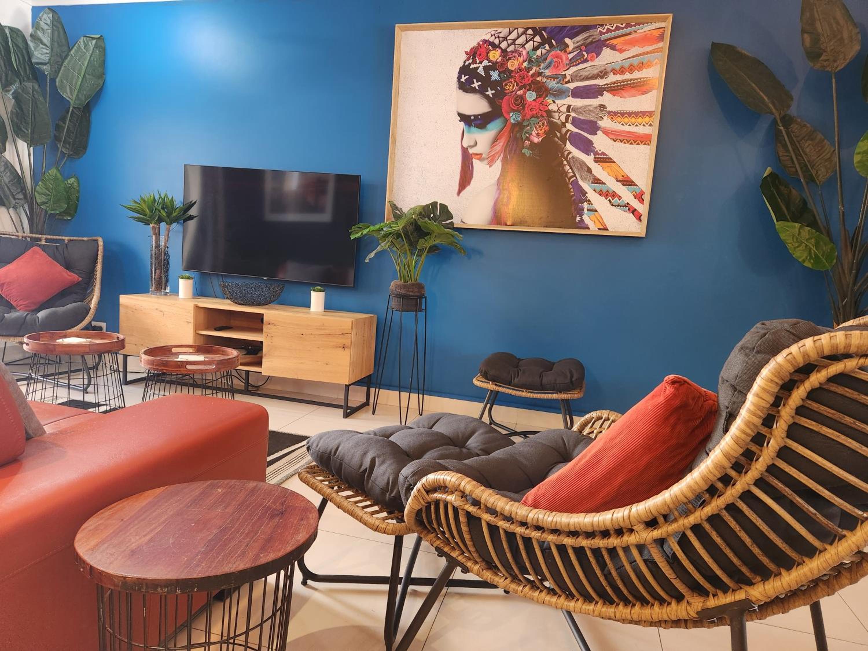 3 Bedroom City Fringe Townhouse with Spa & Courtyard