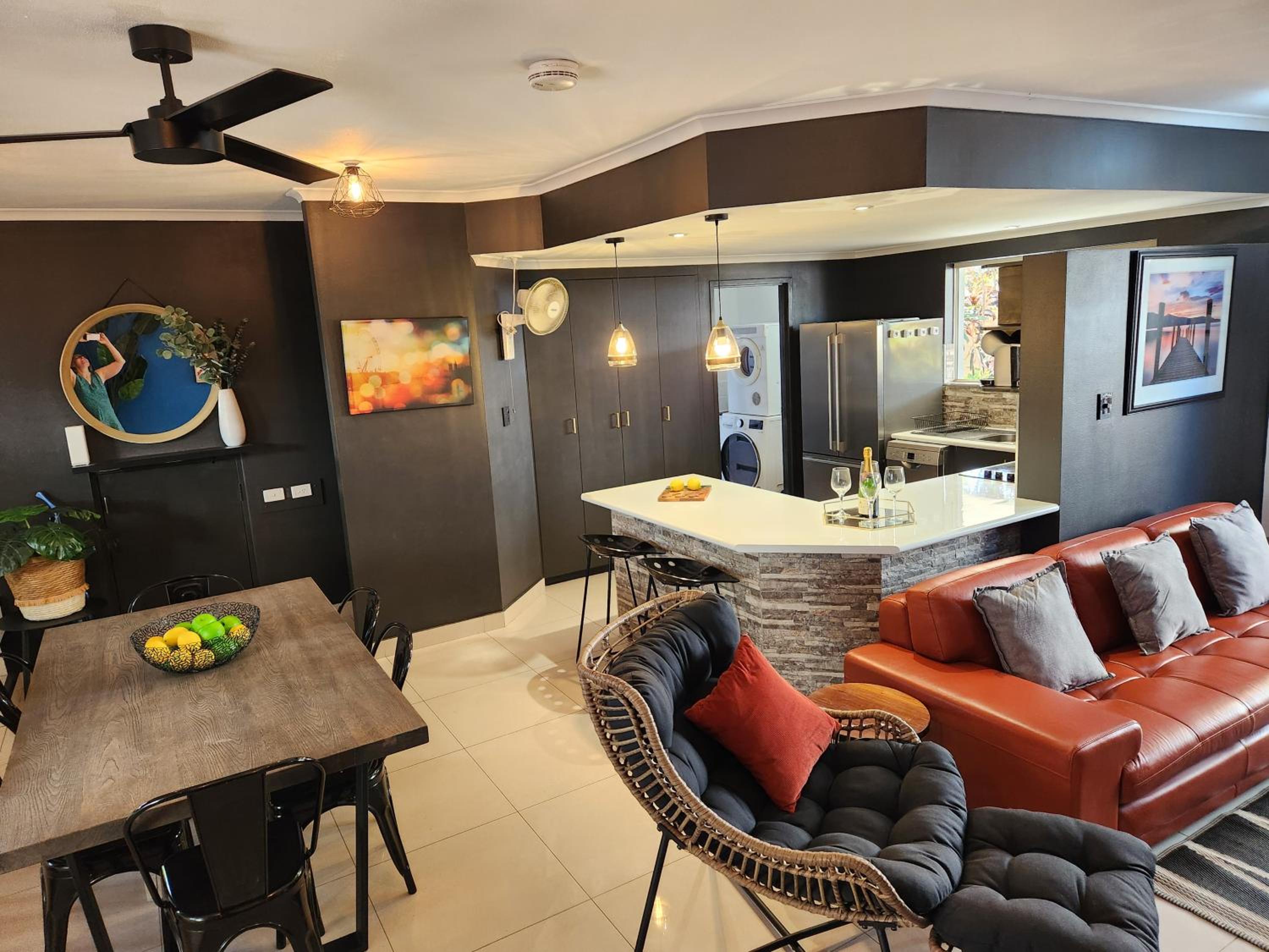 3 Bedroom City Fringe Townhouse with Spa & Courtyard