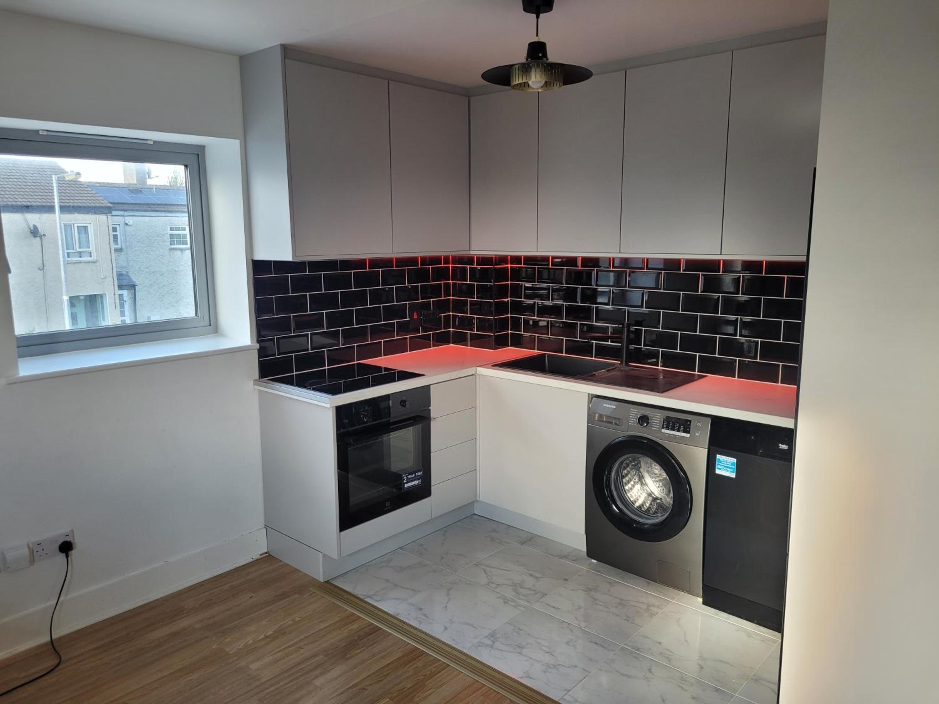 2 double bedrooms apartment near airport & town