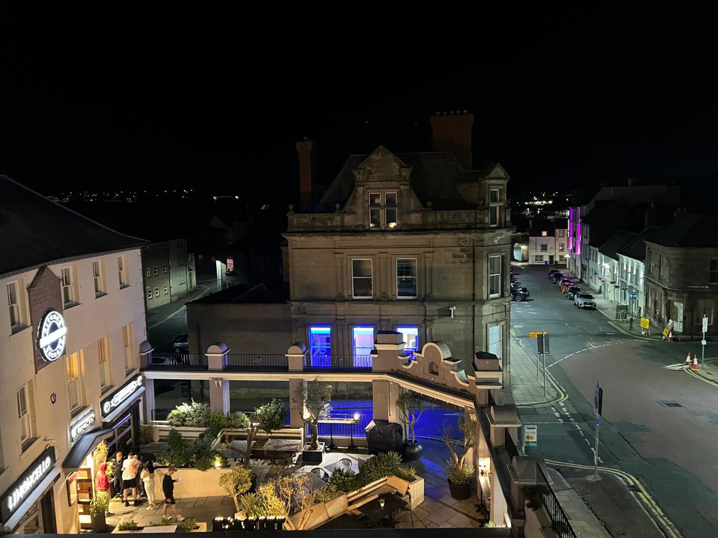 Luxurious 2 bedroom apartment in central Berwick view 2