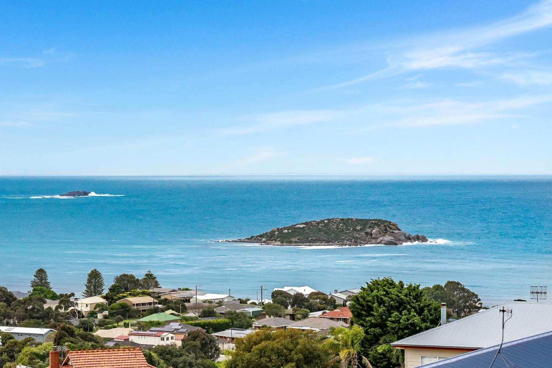 Seaview at the Bay - Wi-Fi - Oceanview - Near Beach - No Linen Included