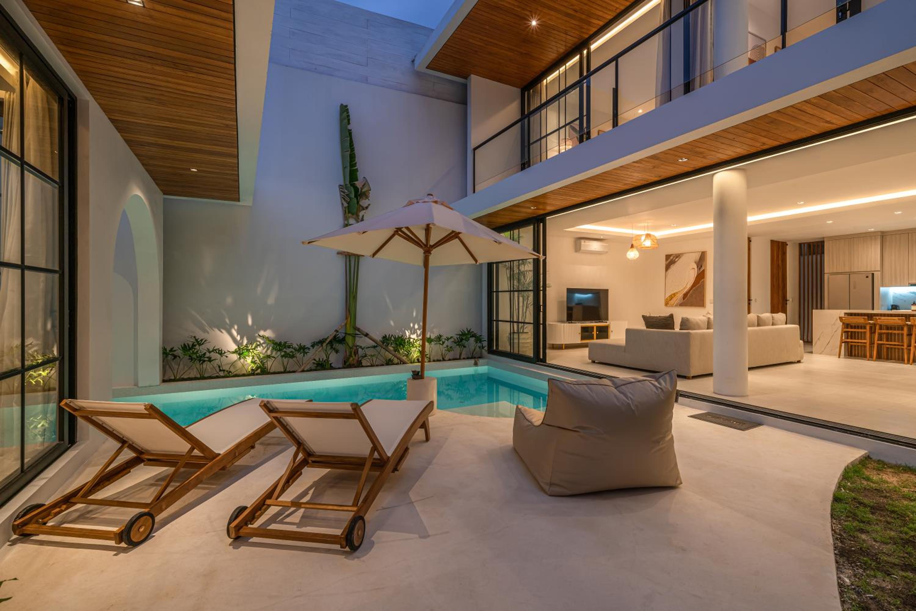 Villa Janoor - Elegant 3-Bedroom Villa Near Batu Belig Beach