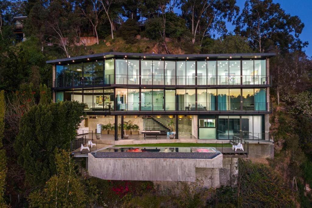Luxurious Glass Mansion with Pool, Jacuzzi, Sauna