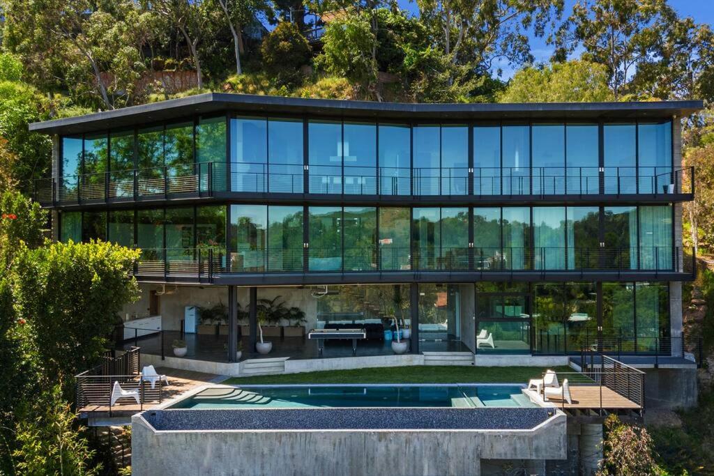 Luxurious Glass Mansion with Pool, Jacuzzi, Sauna