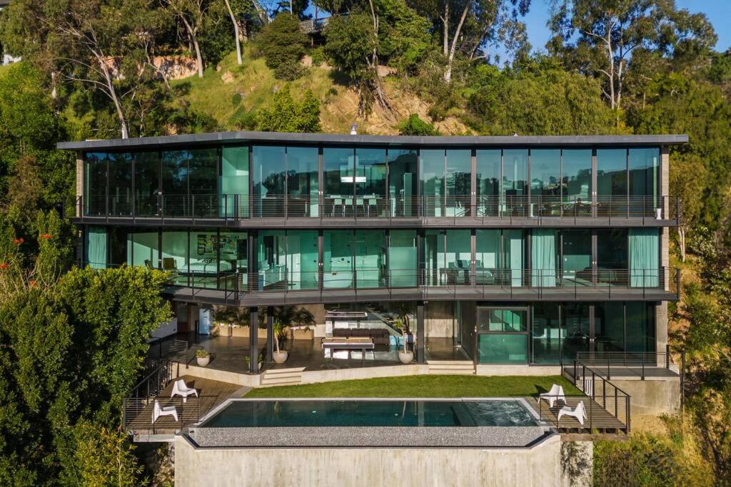 Luxurious Glass Mansion with Pool, Jacuzzi, Sauna