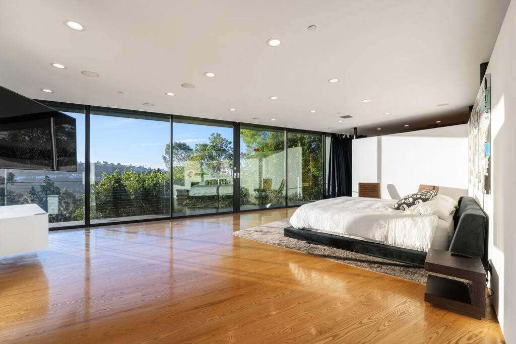 Luxurious Glass Mansion with Pool, Jacuzzi, Sauna