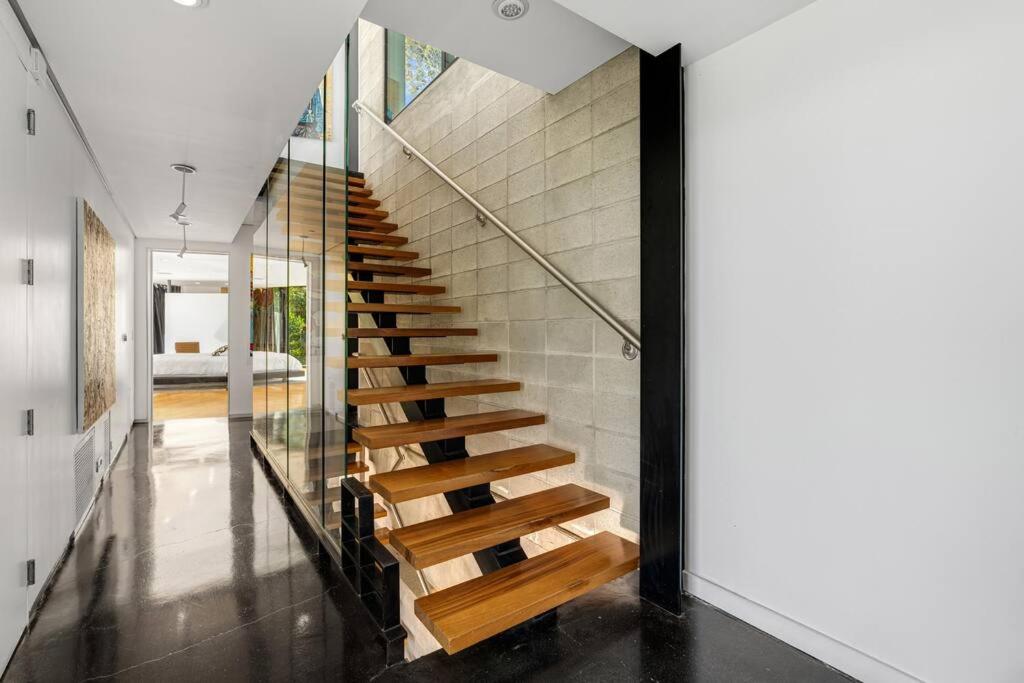 Luxurious Glass Mansion with Pool, Jacuzzi, Sauna