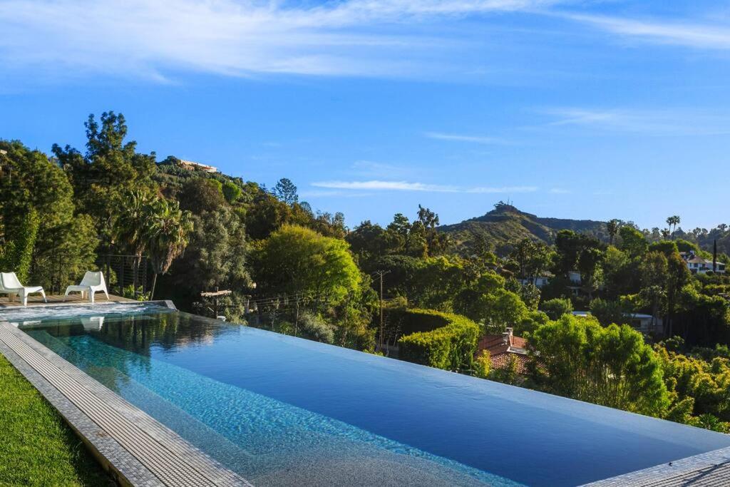 Luxurious Glass Mansion with Pool, Jacuzzi, Sauna